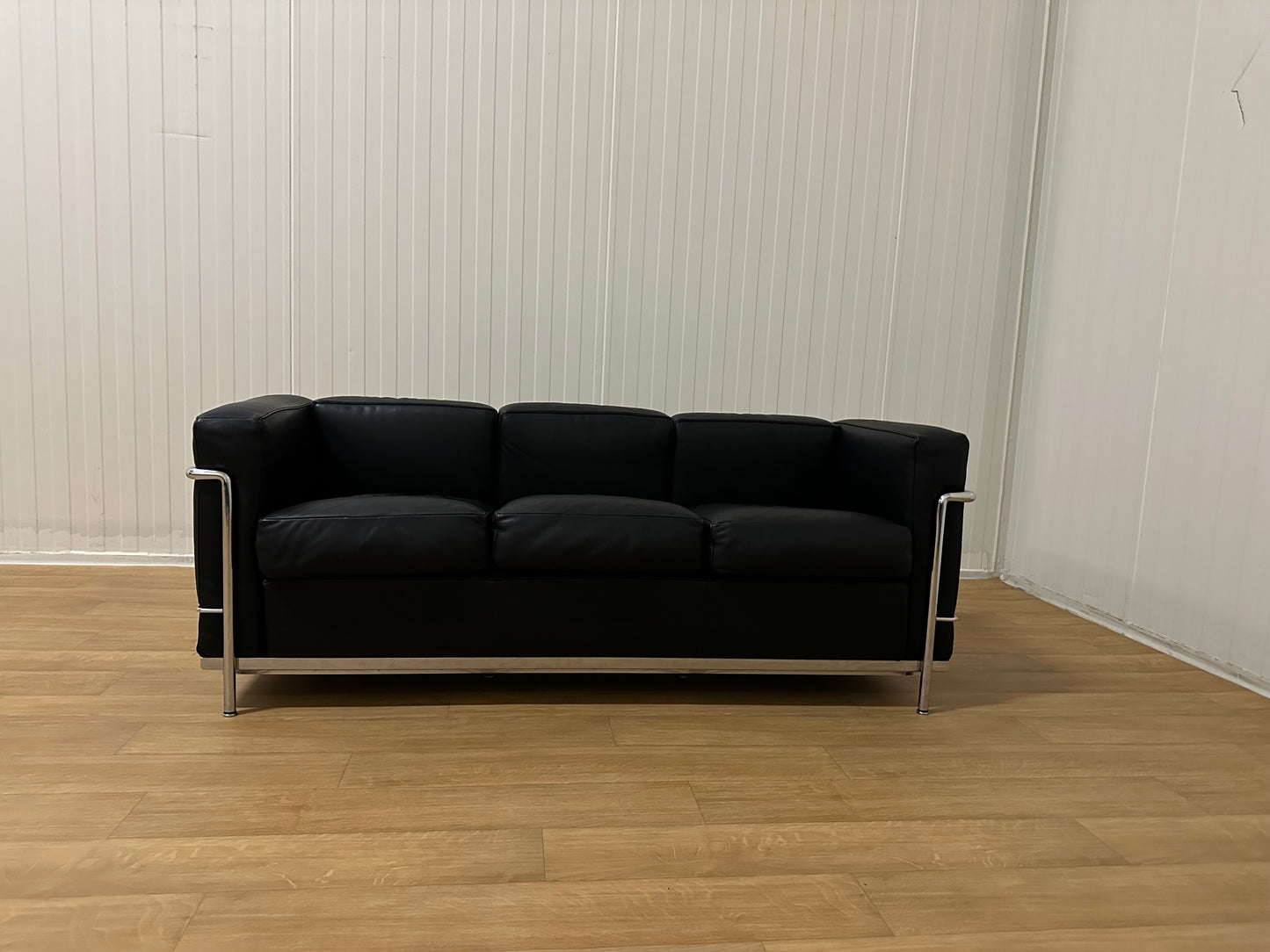 NIEUWSTAAT Cassina LC2 Le Corbusier 3-Zitsbank | NP: €12.500
