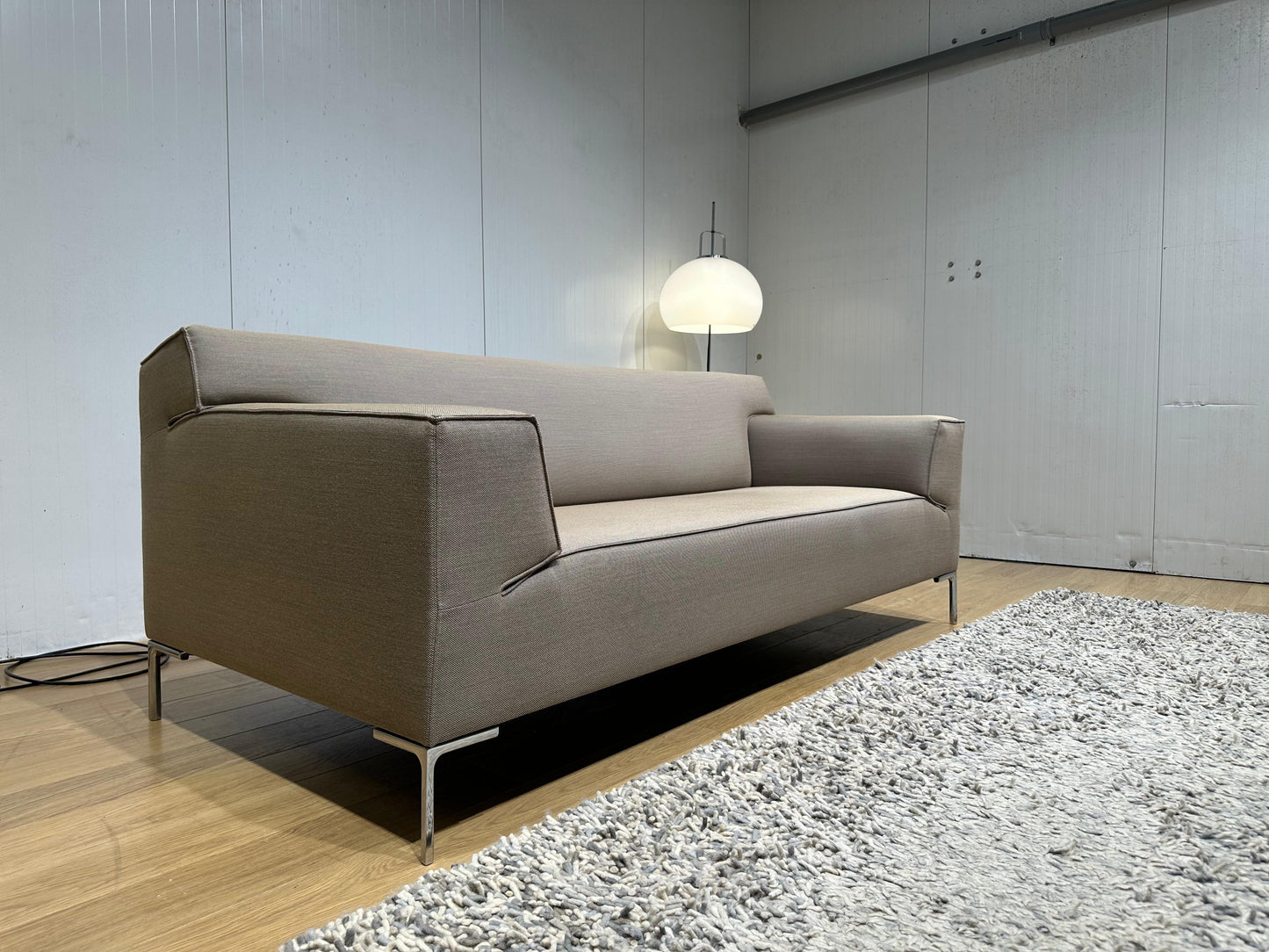 ZGAN Design on Stock Bloq 2,5-zitsbank – NP: €2.800