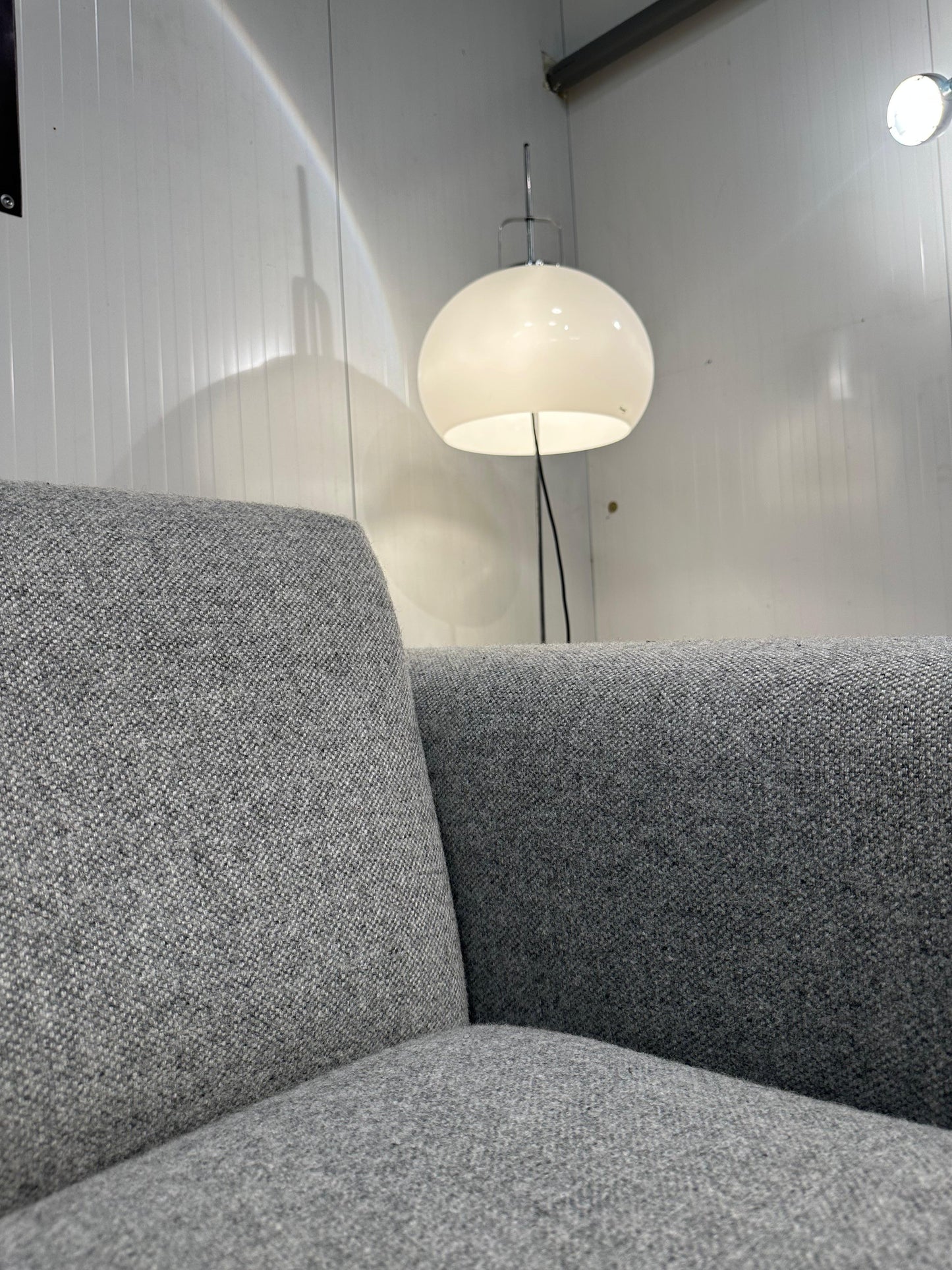 Lichtgrijze Aikon 2-zits Ploegwool – Design on Stock