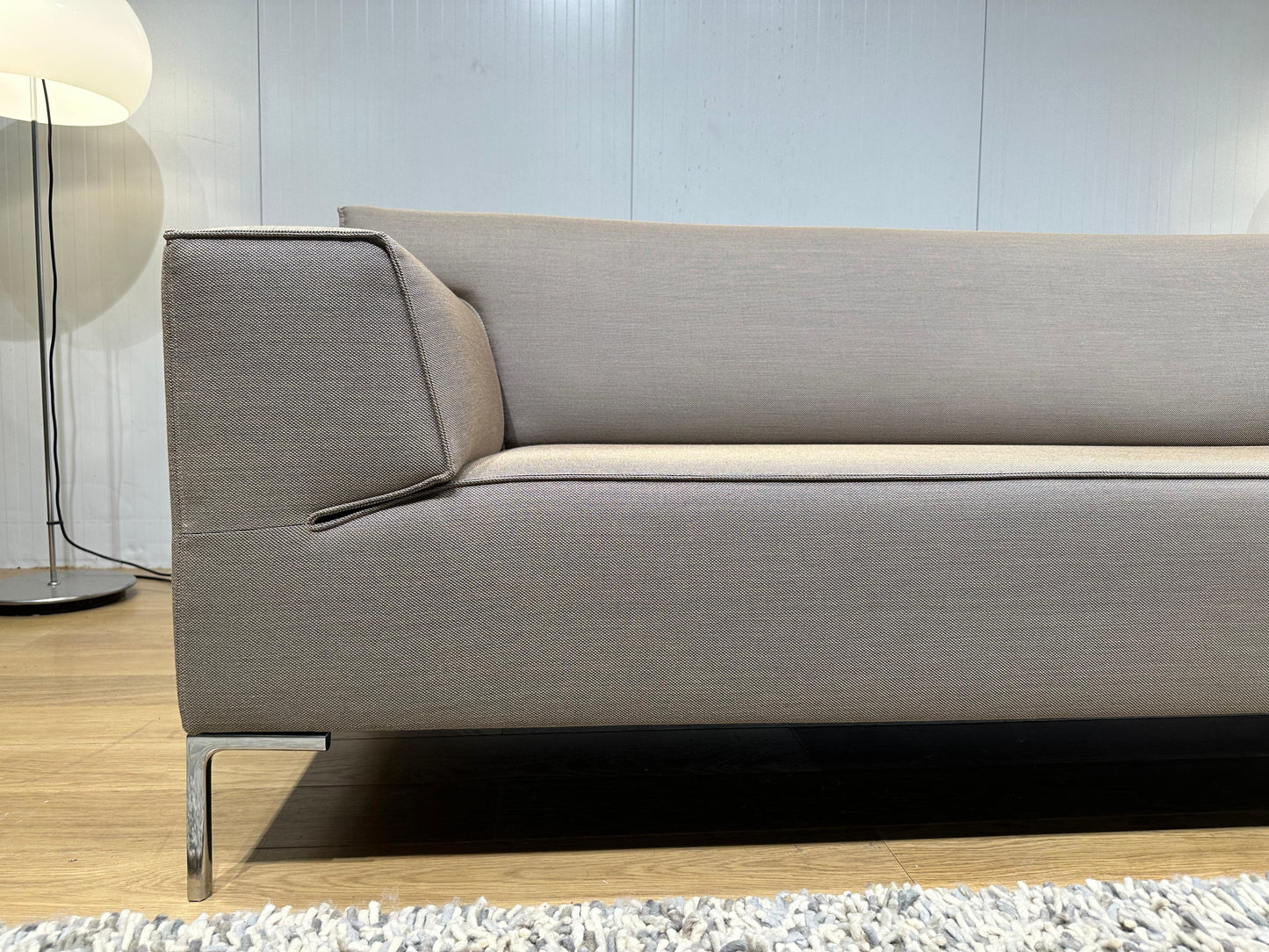 ZGAN Design on Stock Bloq 2,5-zitsbank – NP: €2.800