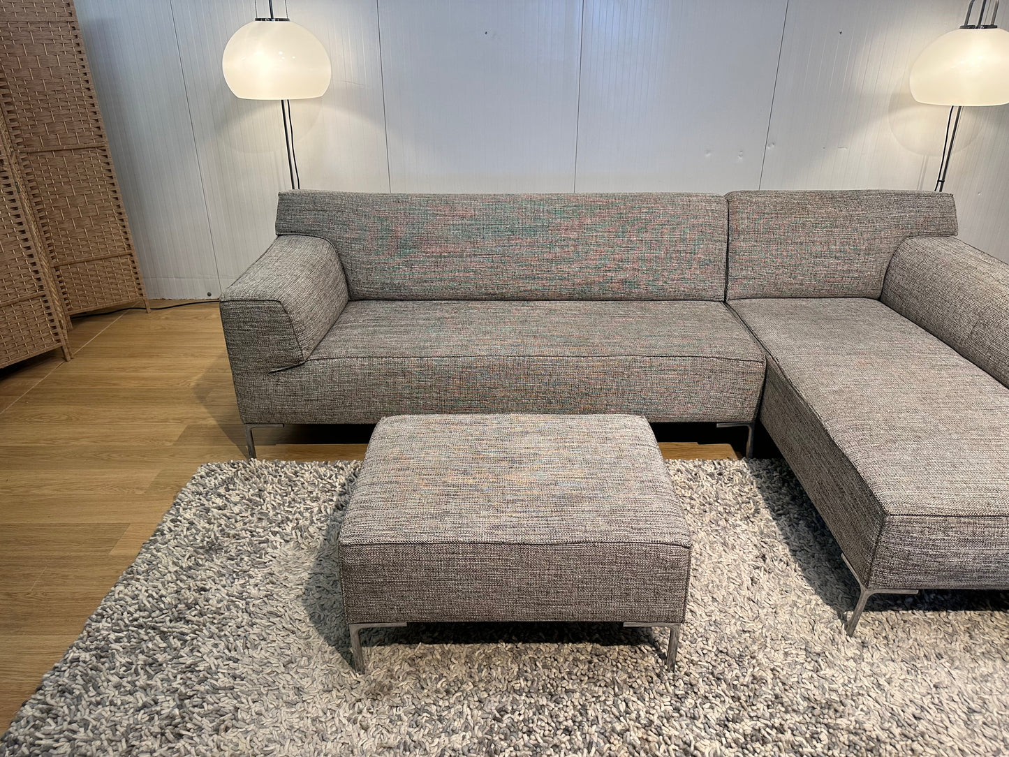 Design on Stock Bloq Hoekbank + Hocker Beige - NP: €7.500