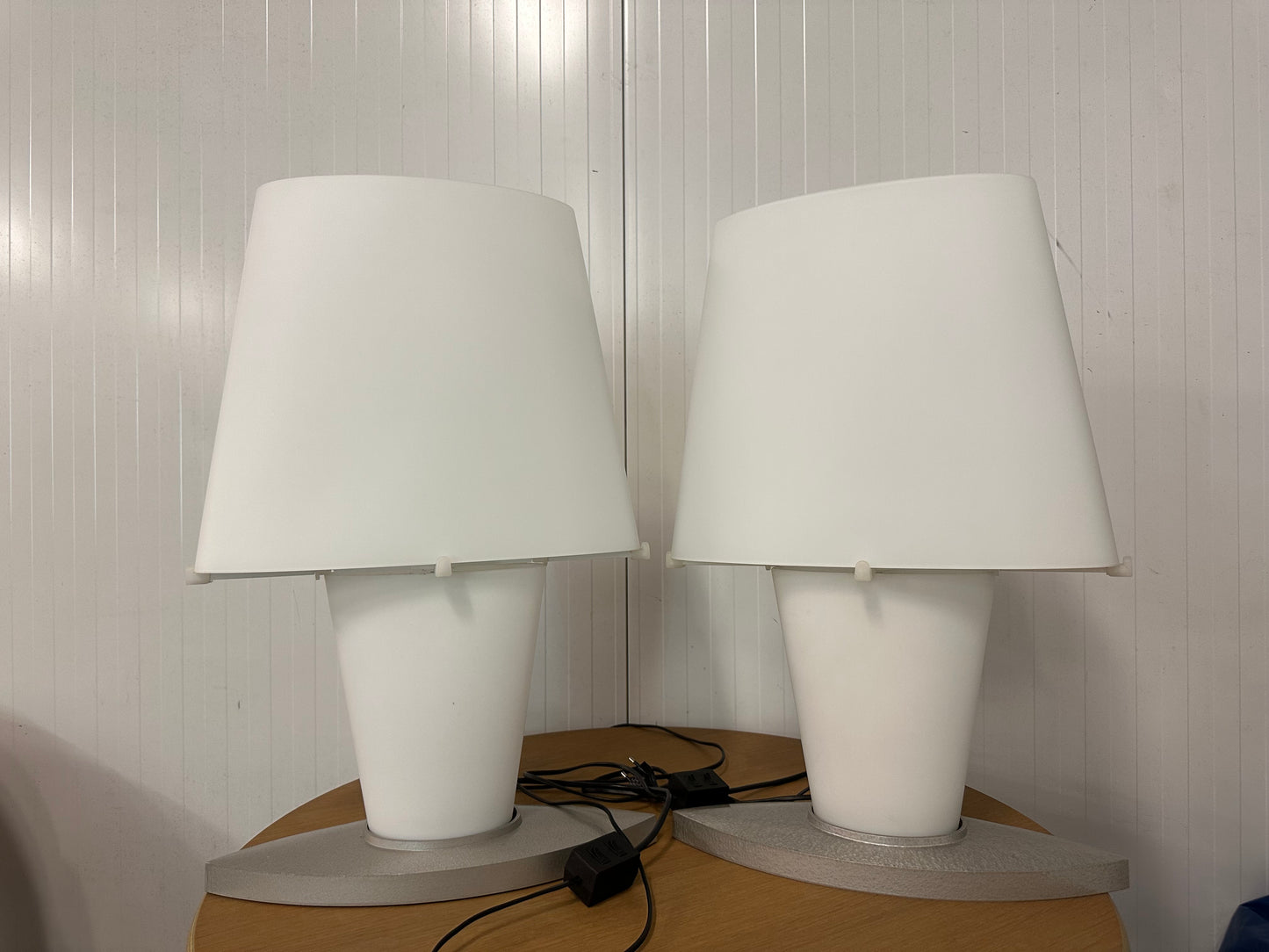NIEUWSTAAT 2x Daniela Puppa Tafellamp voor Fontana Arte 1994