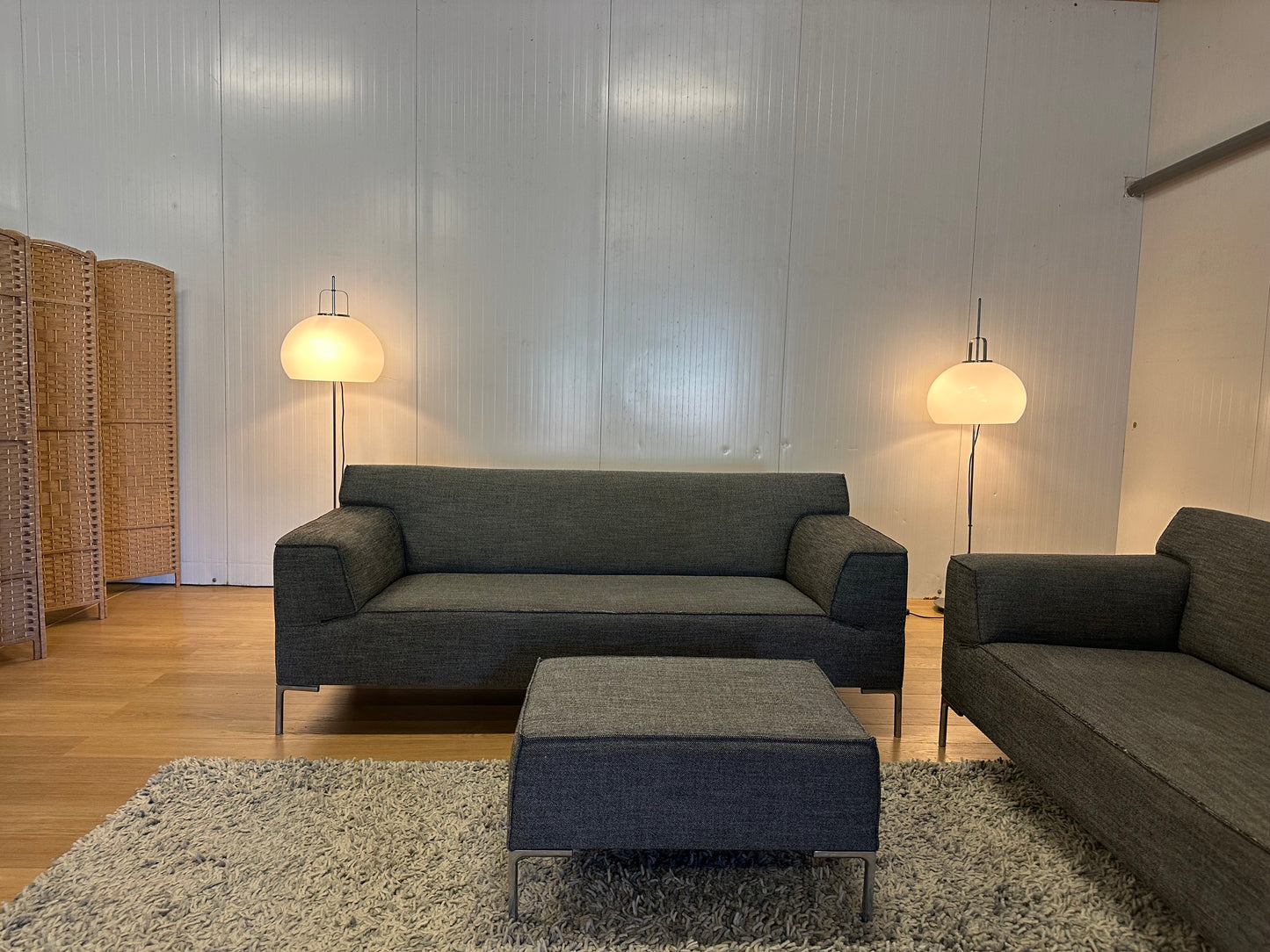 Herstofferen naar keuze Design on stock Bloq banken met poef