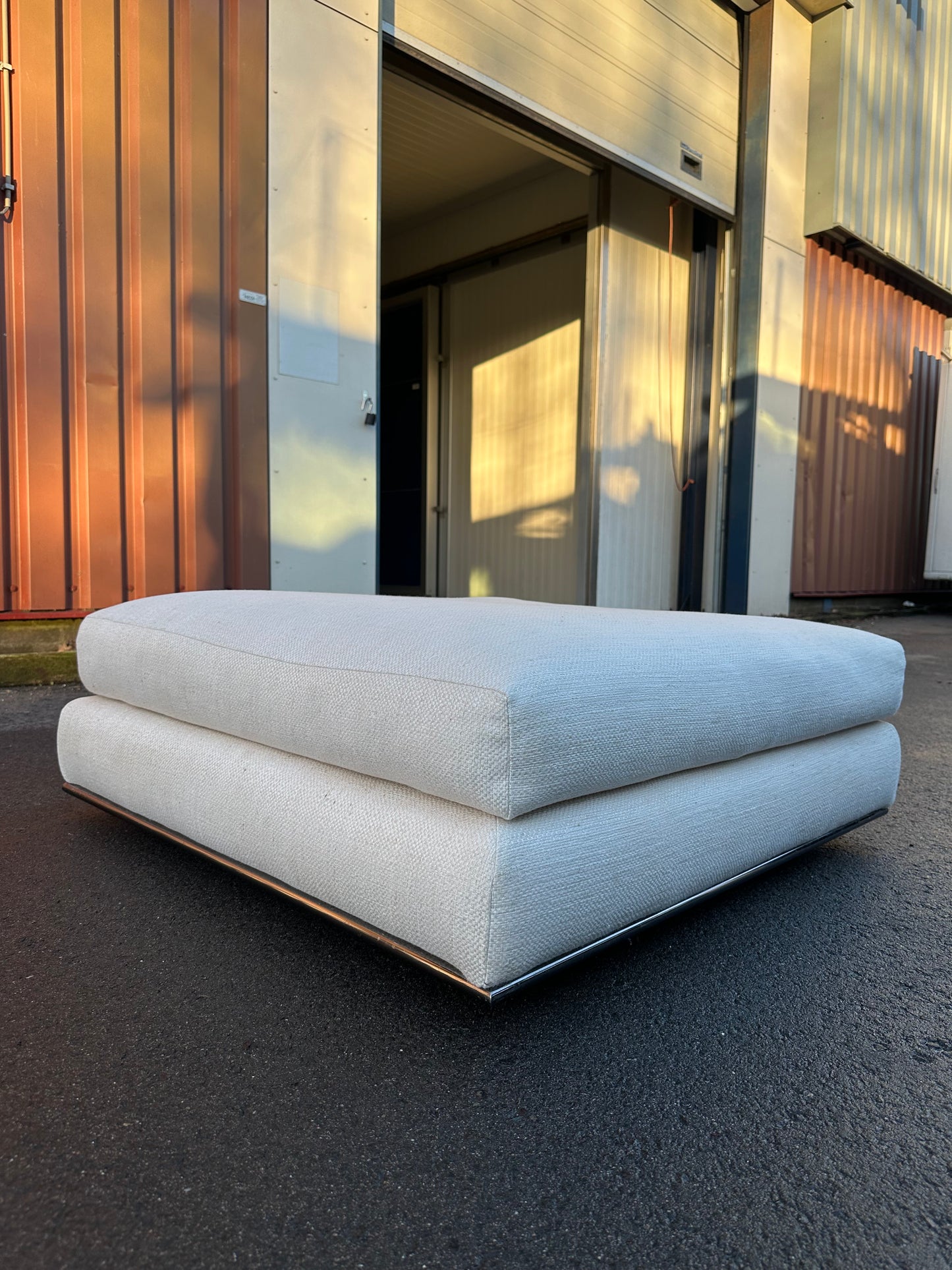 NIEUWSTAAT Minotti Hamilton Poef Crème ~ Nieuwprijs €4.000