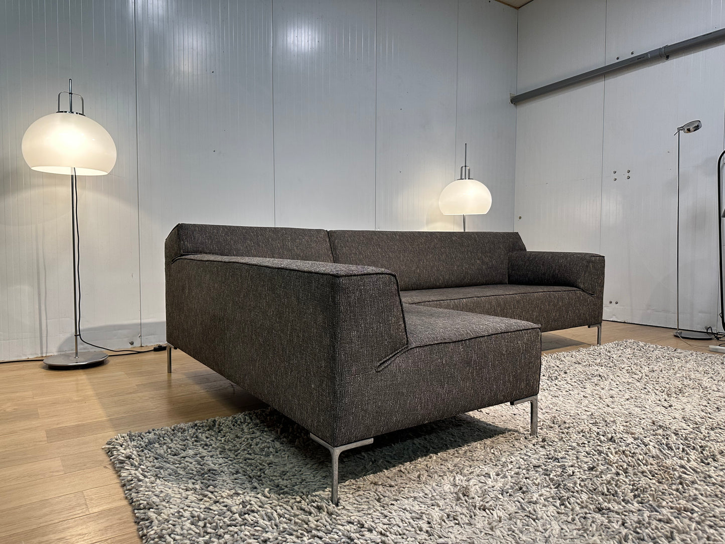 Design on stock Bloq Hoekbank Bruin Gemêleerd – NP: €7.500,-