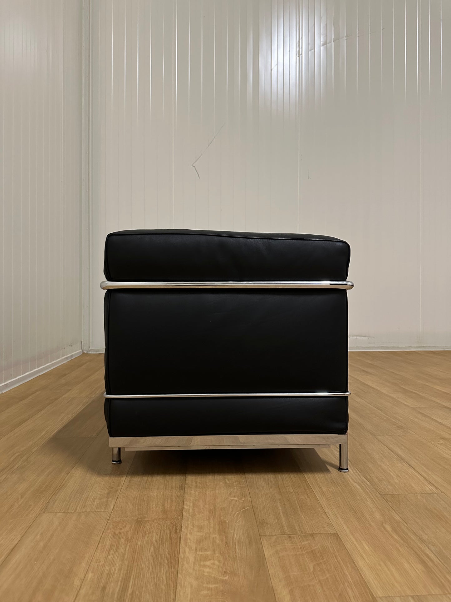 NIEUWSTAAT Cassina LC2 Le Corbusier 3-Zitsbank | NP: €12.500