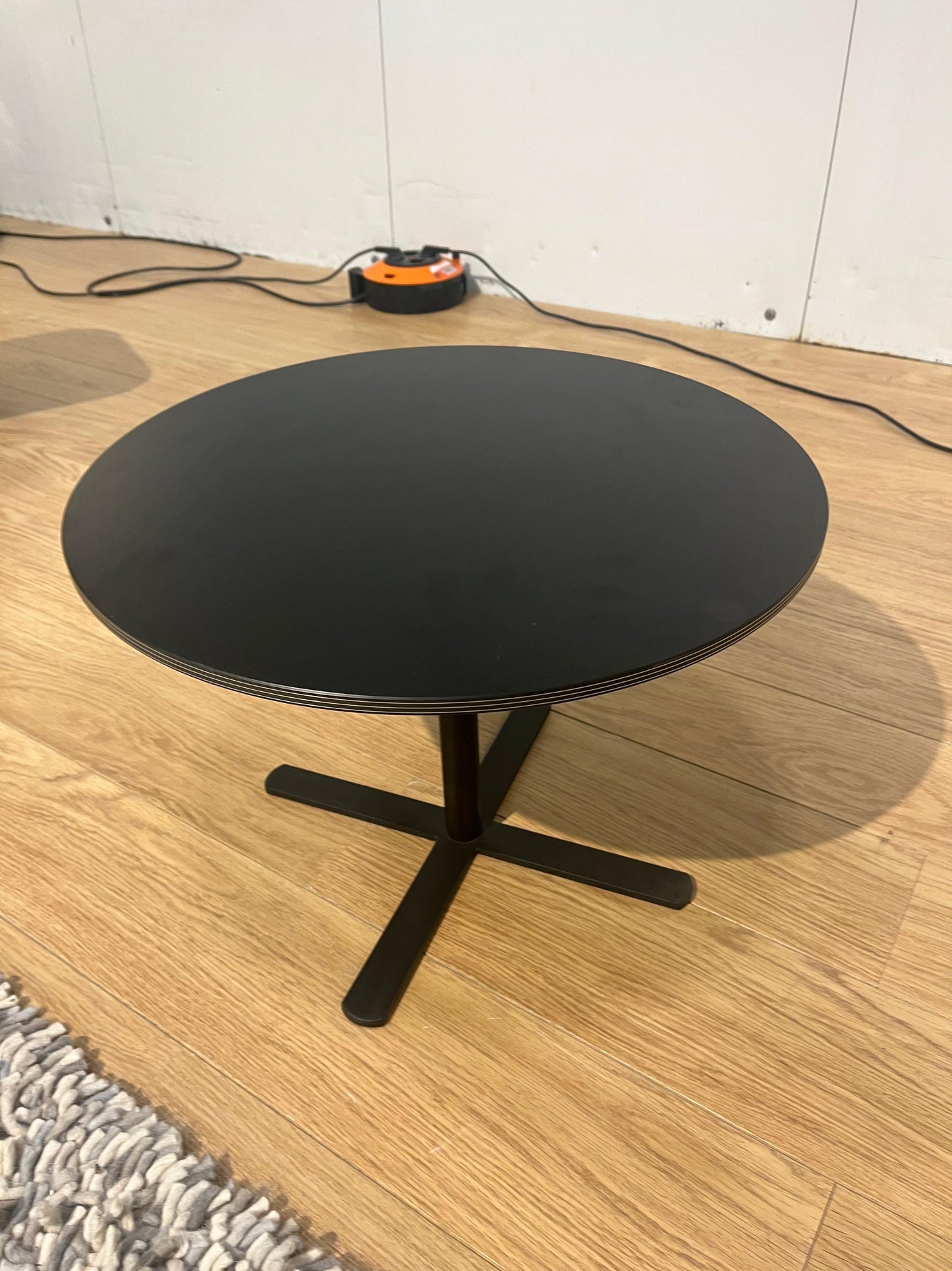 Rond Matzwart Montèl Bijzettafeltje – Ø50 cm