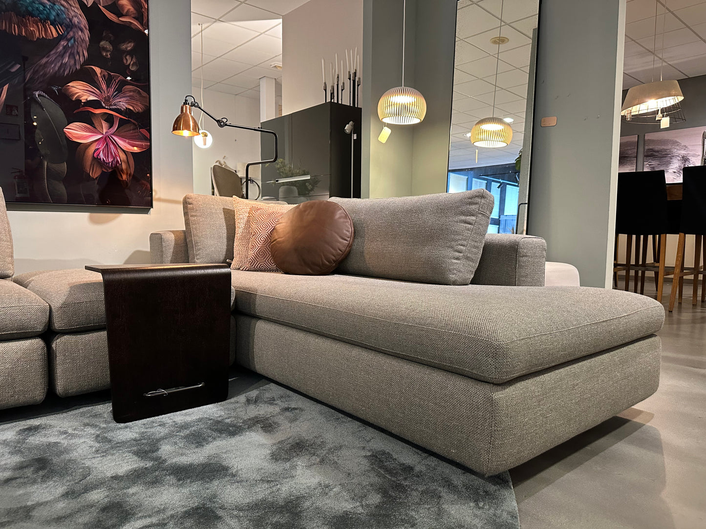 Design on Stock Showroommodel Vilaz Hoekbank + Hocker