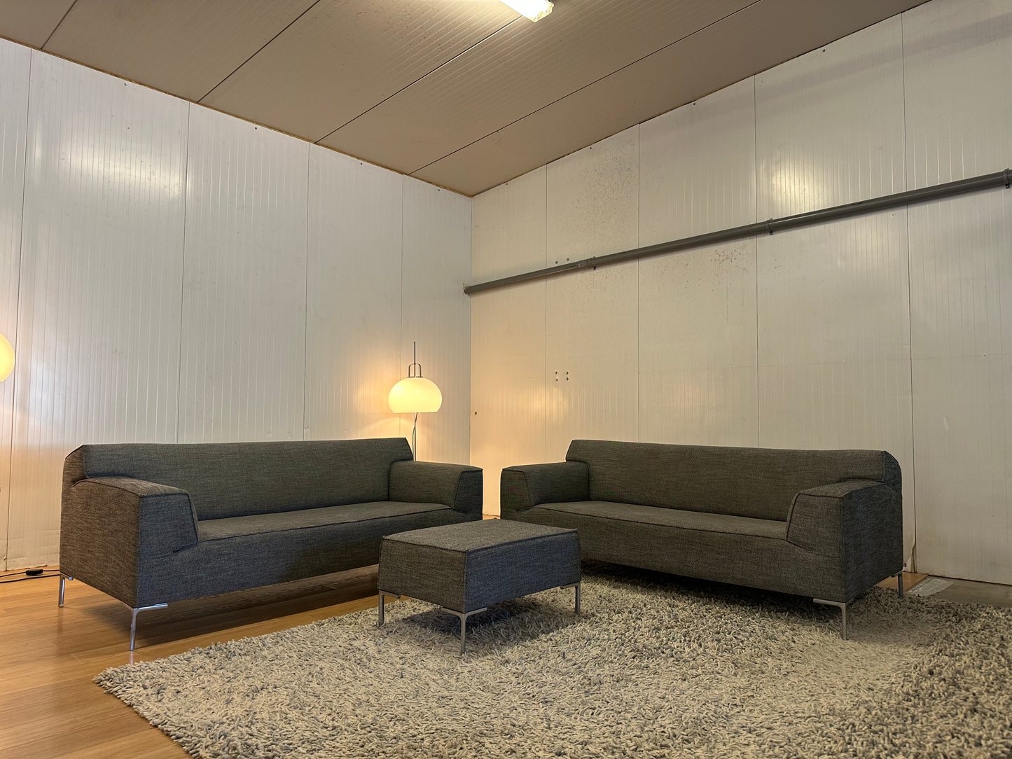 Herstofferen naar keuze Design on stock Bloq banken met poef