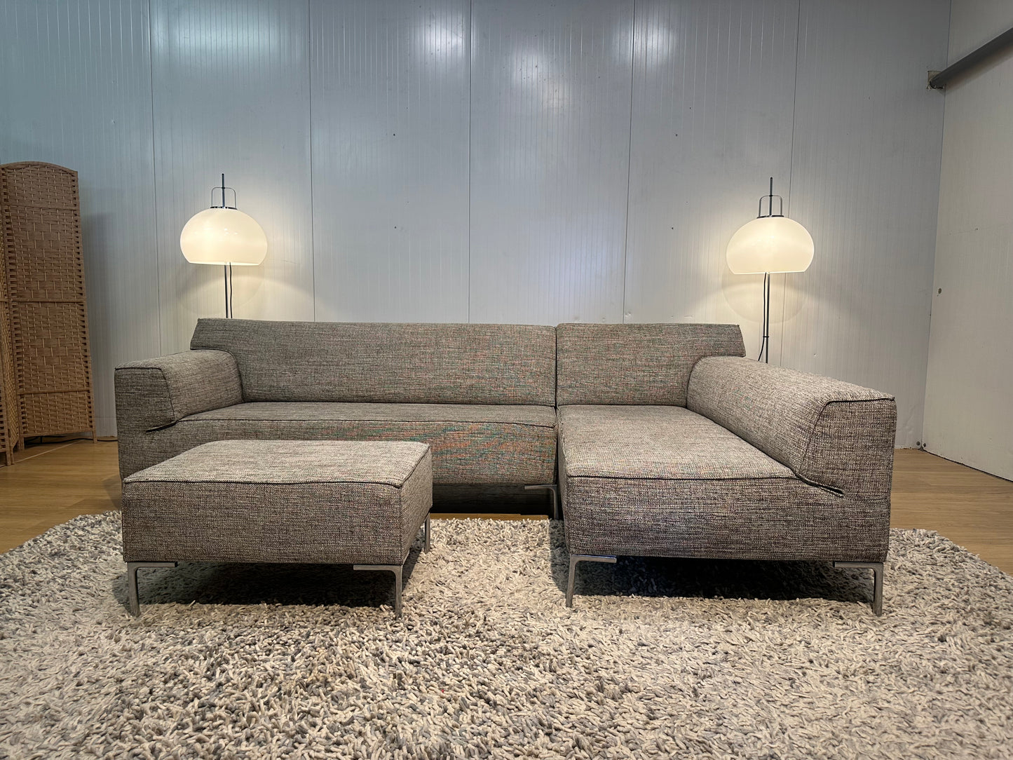 Design on Stock Bloq Hoekbank + Hocker Beige - NP: €7.500