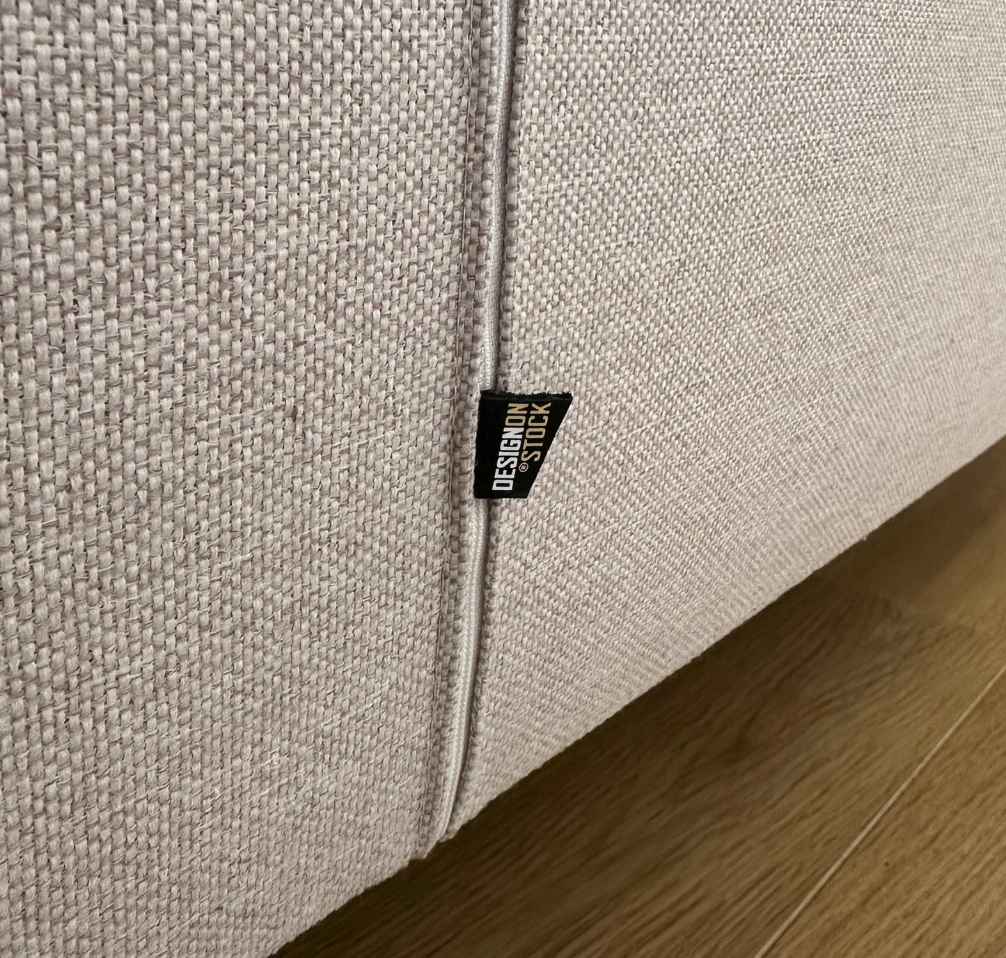 NIEUW Gestoffeerde Bloq 3-zits Beige – Design on Stock