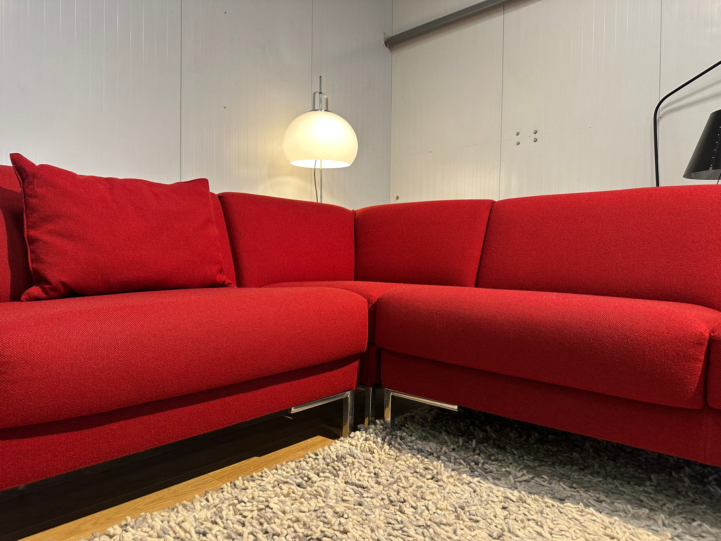 ZGAN Design on Stock Aikon Hoekbank – Ploegwol Bordeaux Rood