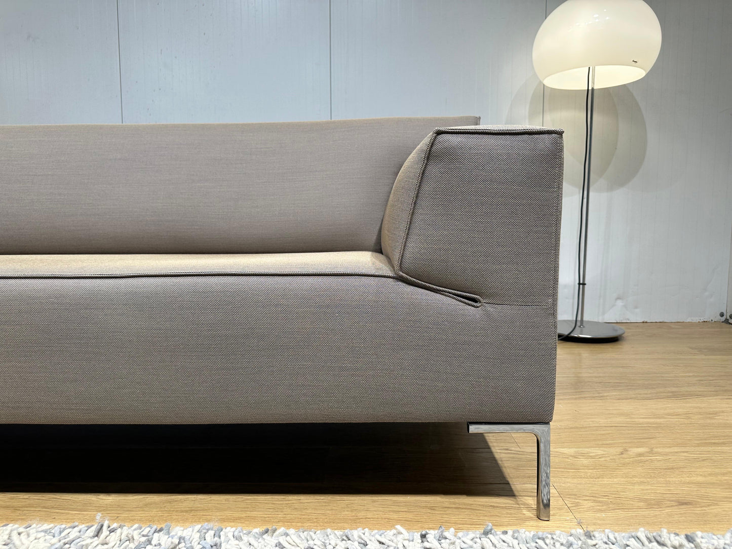 ZGAN Design on Stock Bloq 2,5-zitsbank – NP: €2.800