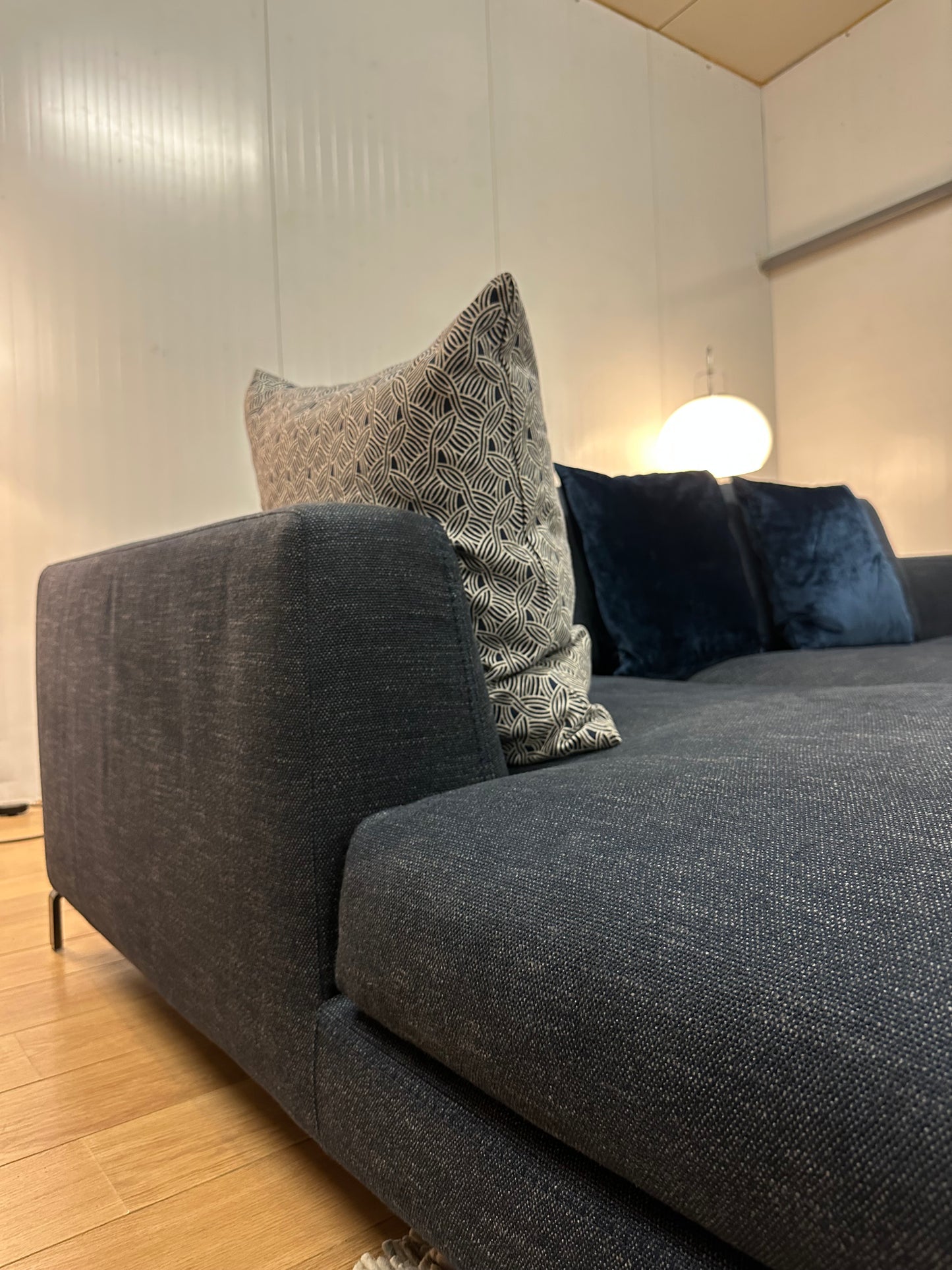 (NIEUWSTAAT) B&B Italia Ray Hoekbank ~ Nieuwprijs €12.500