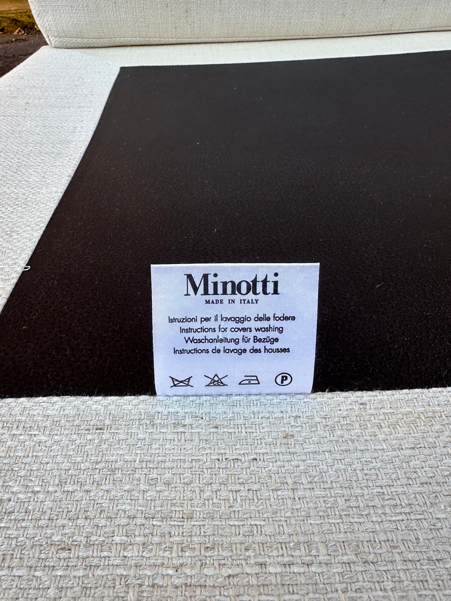 NIEUWSTAAT Minotti Hamilton Poef Crème ~ Nieuwprijs €4.000