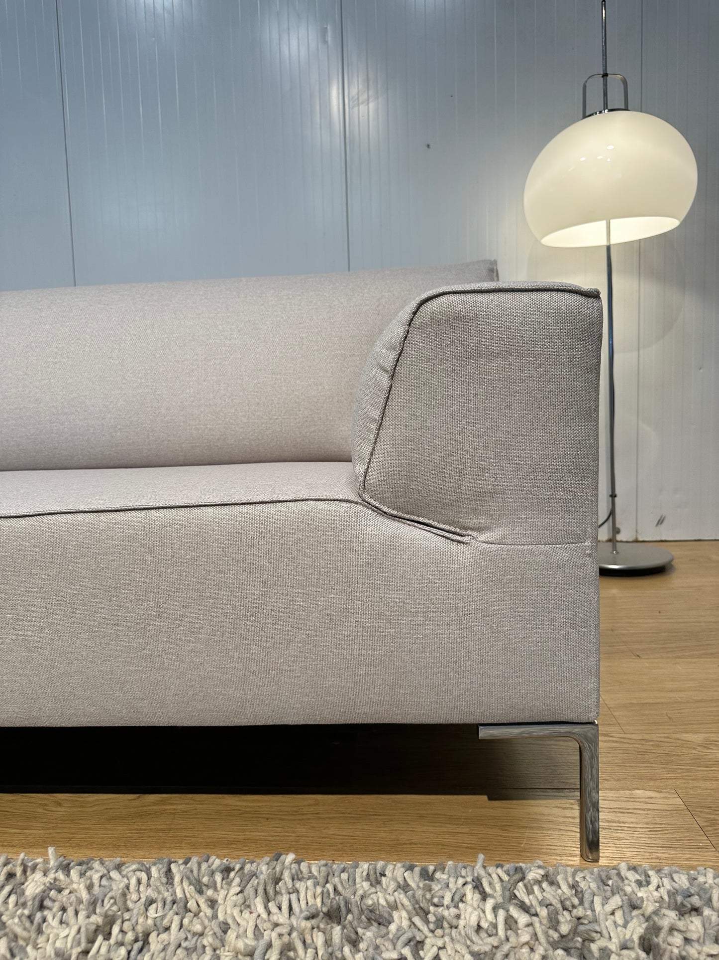 NIEUW Gestoffeerde Bloq 3-zits Beige – Design on Stock