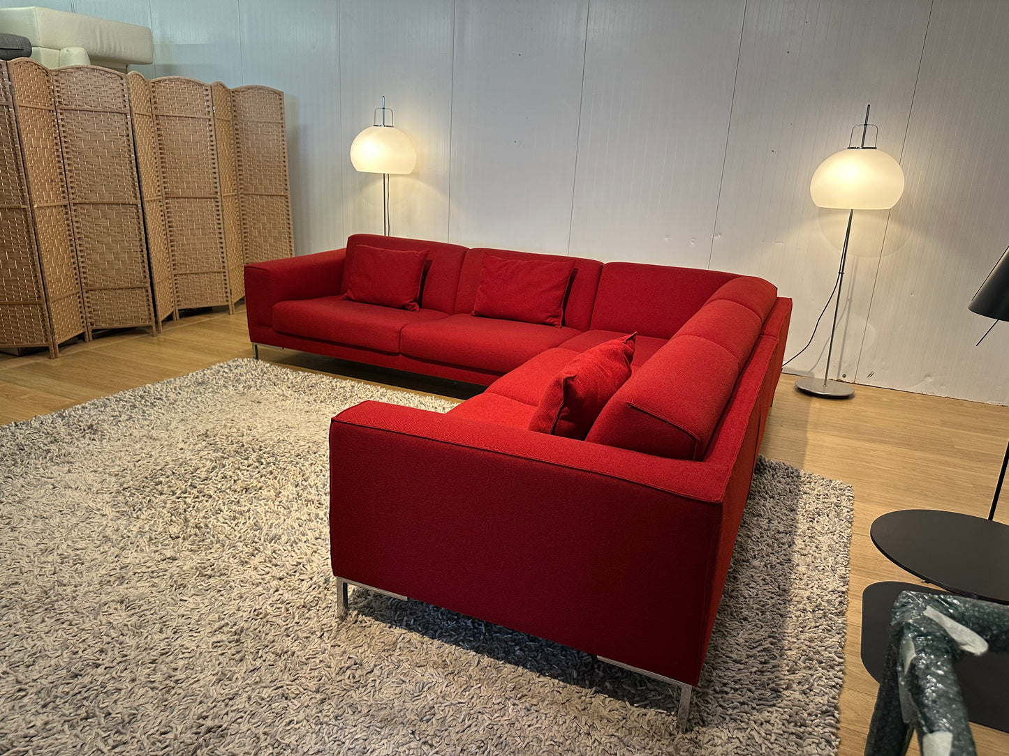ZGAN Design on Stock Aikon Hoekbank – Ploegwol Bordeaux Rood