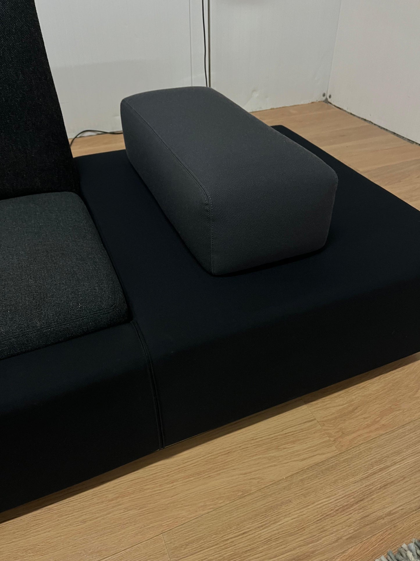 Vitra Poldersofa XXXL – Donkerblauw Mix | NP: €9.000
