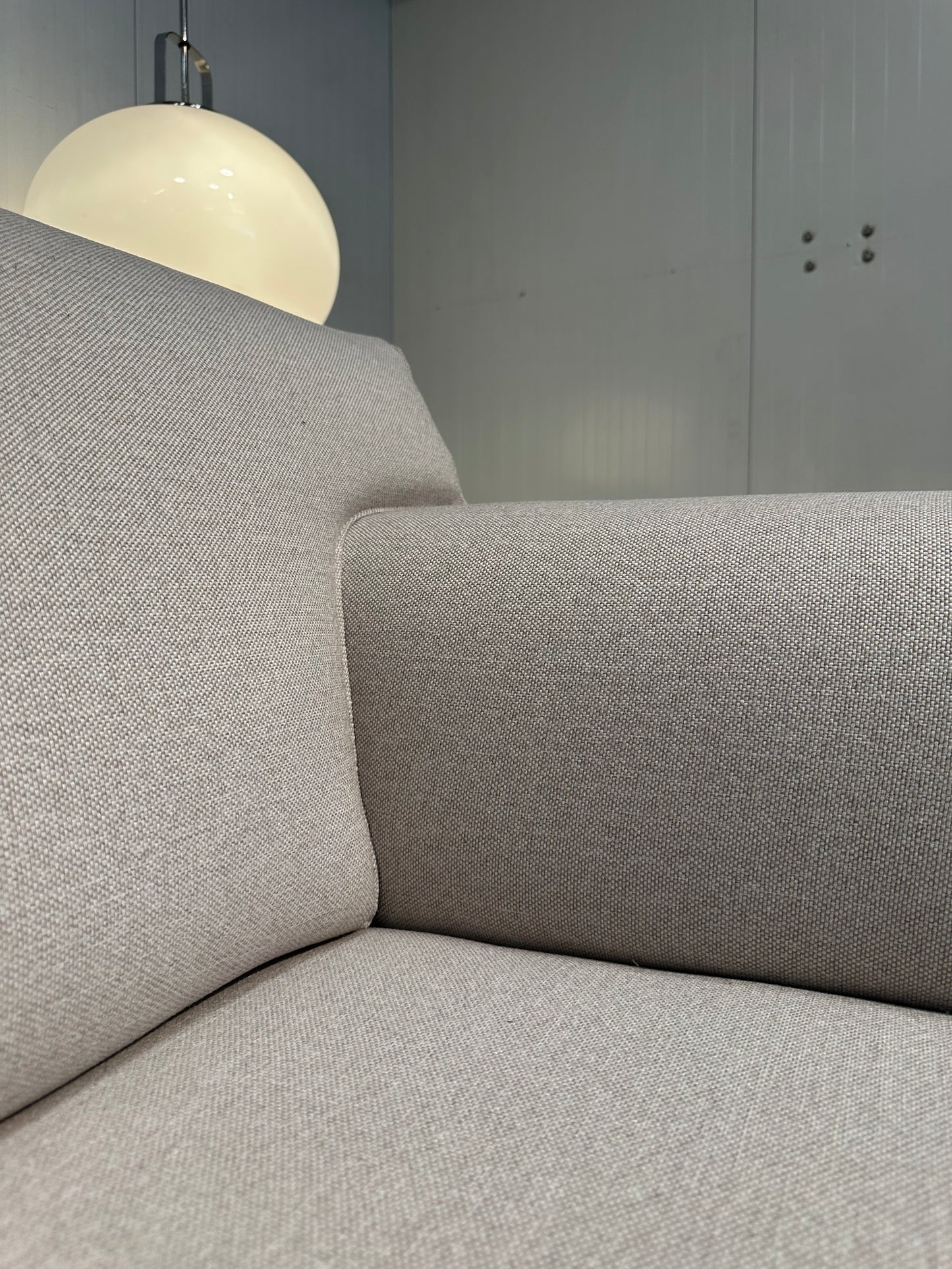 NIEUW Gestoffeerde Bloq 3-zits Beige – Design on Stock