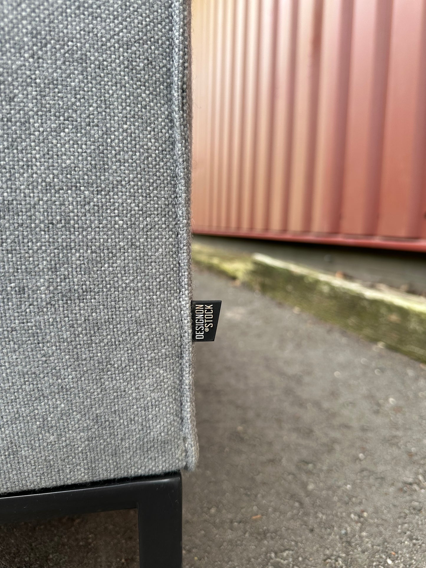 Design on Stock Aikon Lounge ~ Ploeg Wool Gray & Leather Cushions ~ Originele prijs €7.500