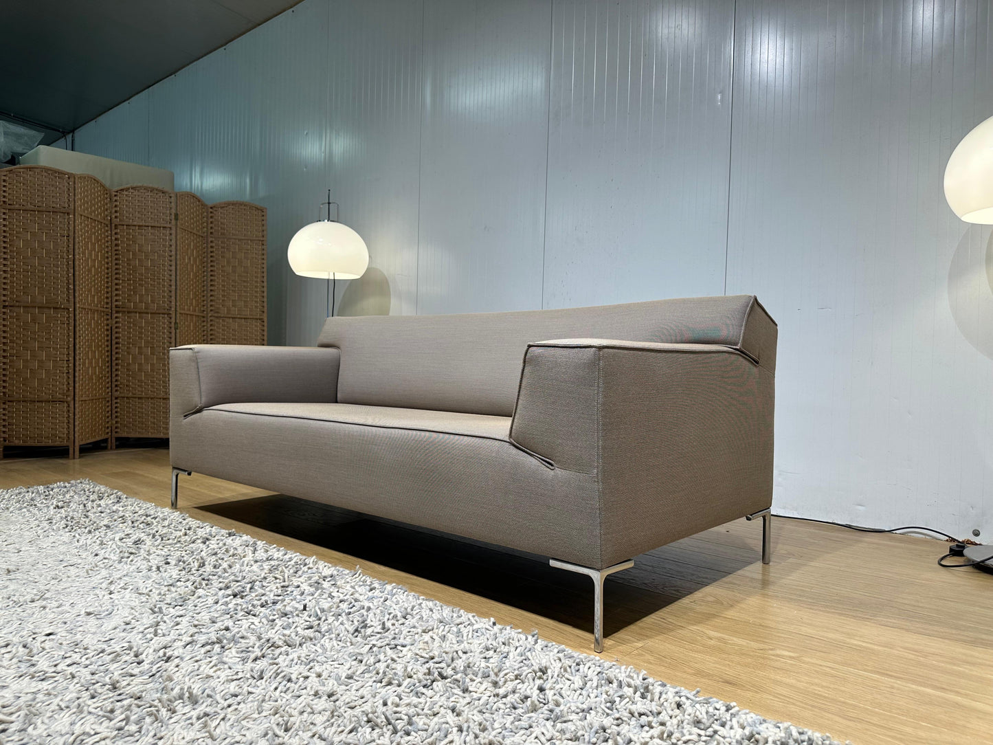 ZGAN Design on Stock Bloq 2,5-zitsbank – NP: €2.800
