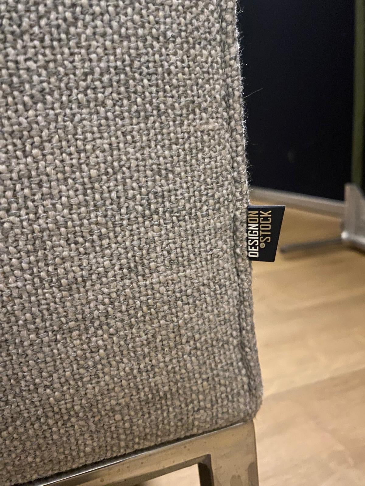 Design on stock Aikon Hoekbank Milton Grijs | NP: €8.000