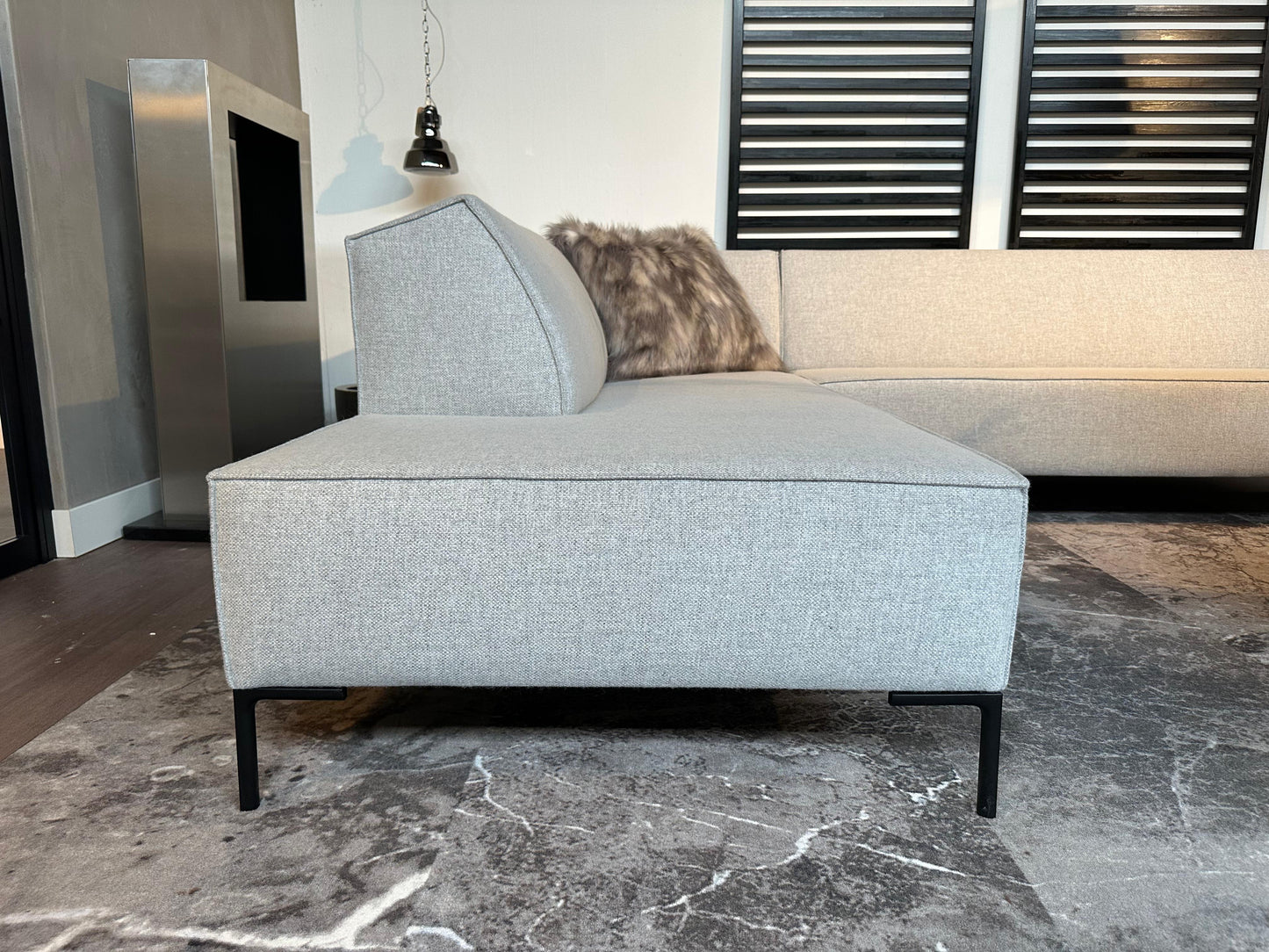 Showroommodel Bloq Hoekbank – Amandel Silver - NP: €7.750