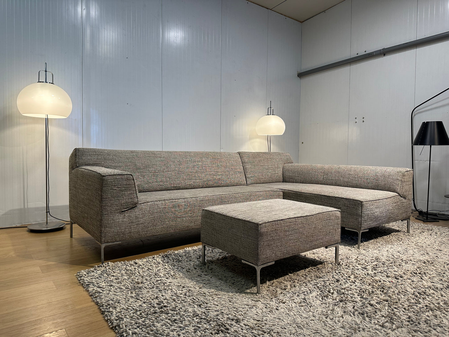 Design on Stock Bloq Hoekbank + Hocker Beige - NP: €7.500