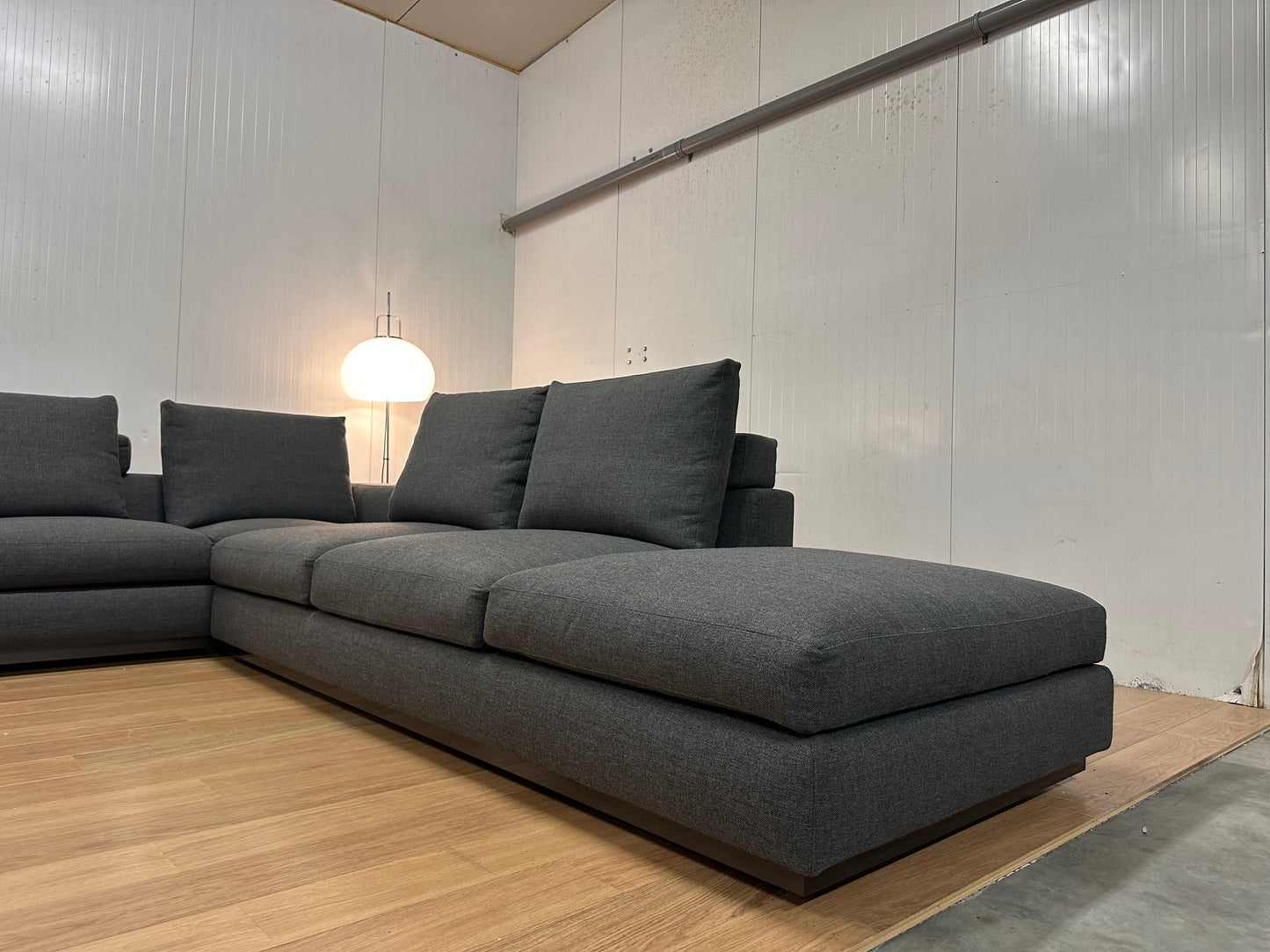 SHOWMODEL Minotti Andersen Hoekbank Donkergrijs NP: €27.500