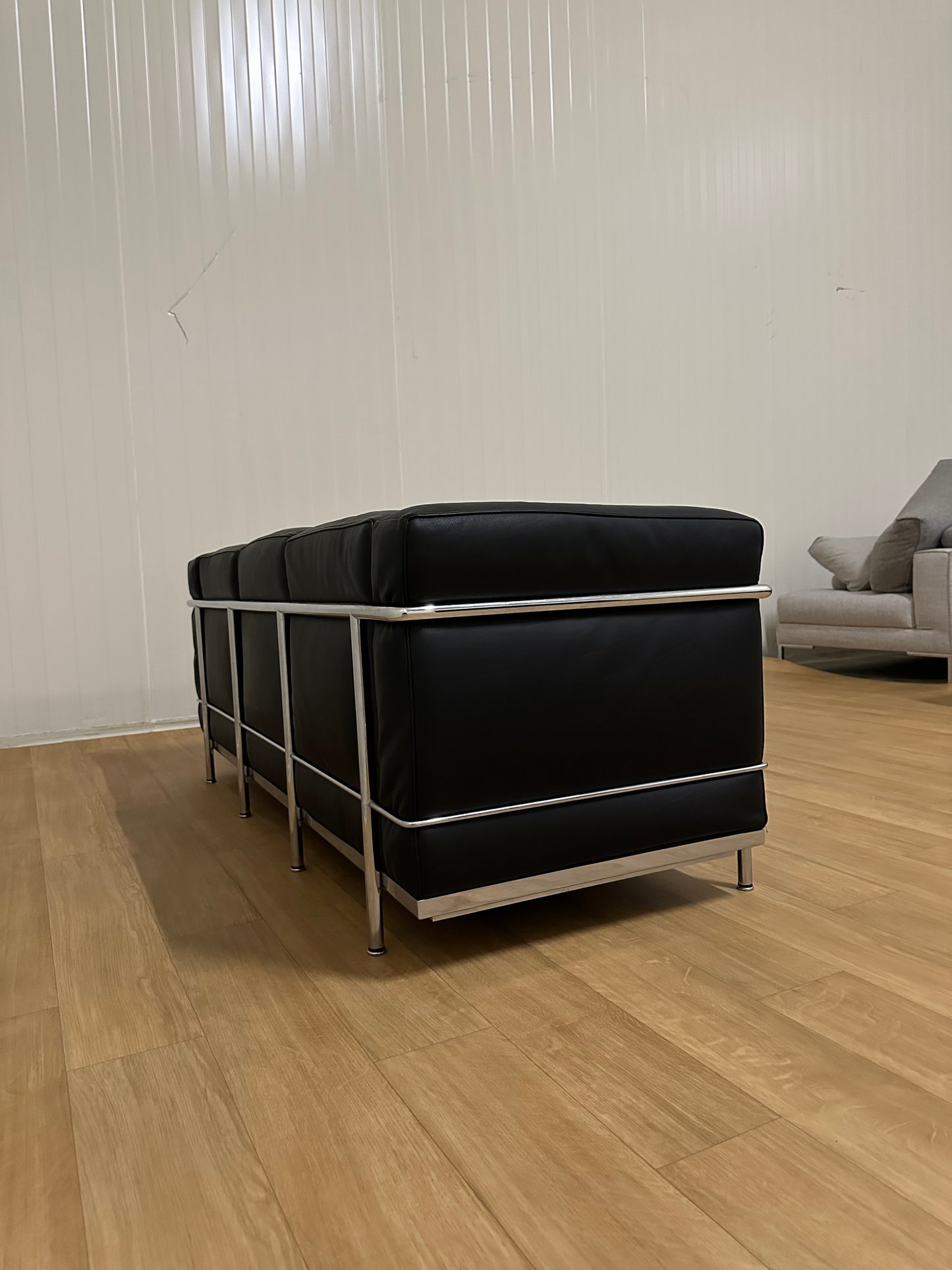 NIEUWSTAAT Cassina LC2 Le Corbusier 3-Zitsbank | NP: €12.500