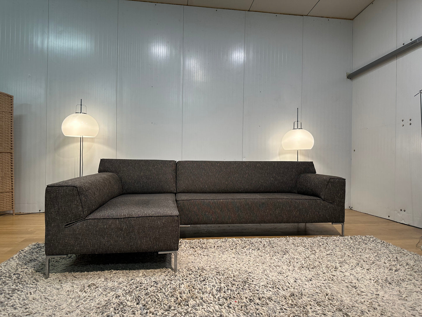 Design on stock Bloq Hoekbank Bruin Gemêleerd – NP: €7.500,-