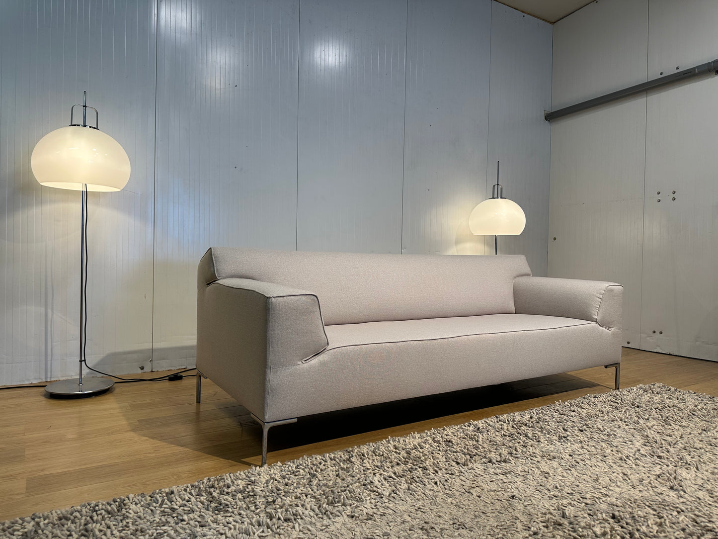 NIEUW Gestoffeerde Bloq 3-zits Beige – Design on Stock