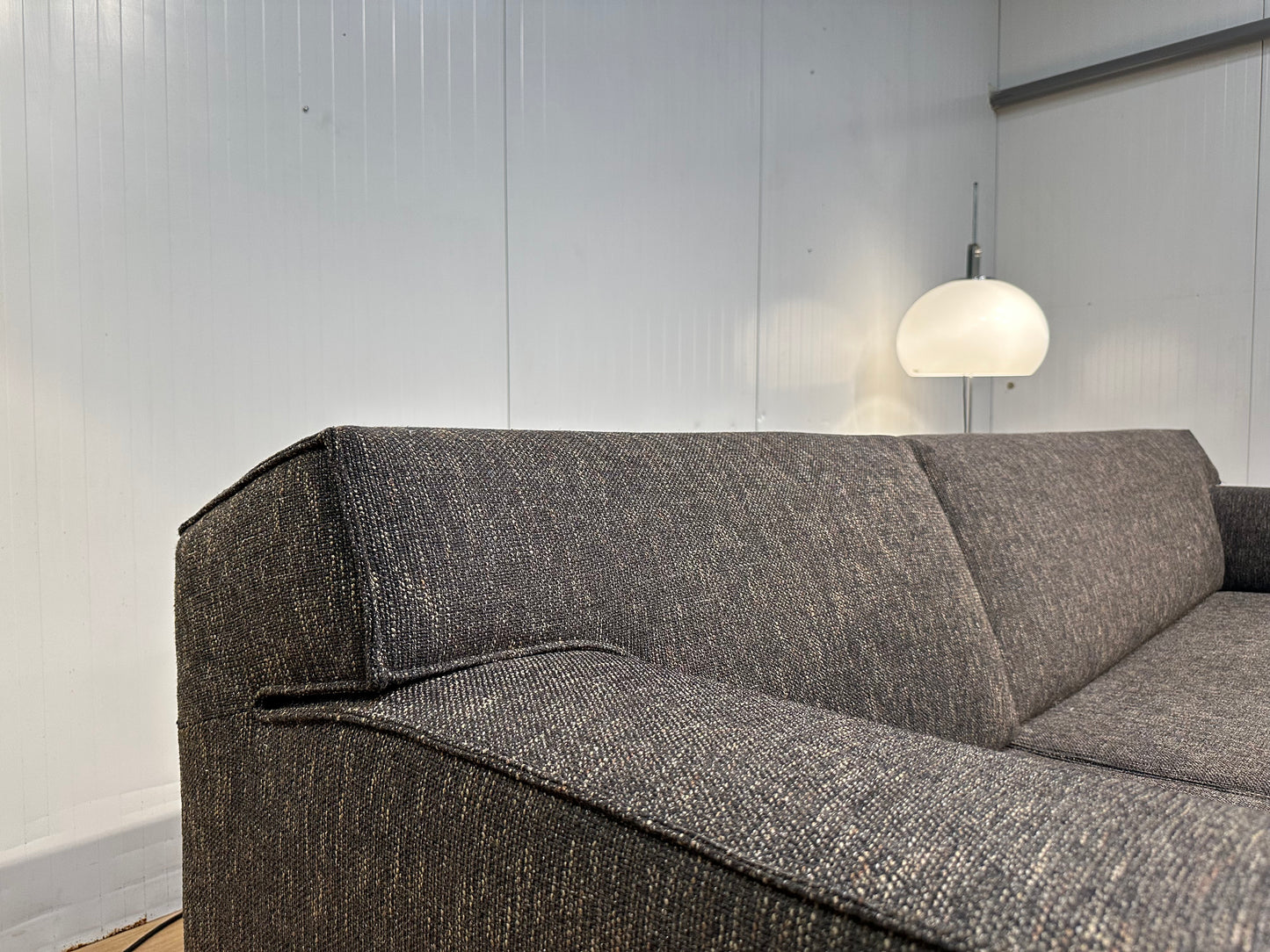 Design on stock Bloq Hoekbank Bruin Gemêleerd – NP: €7.500,-