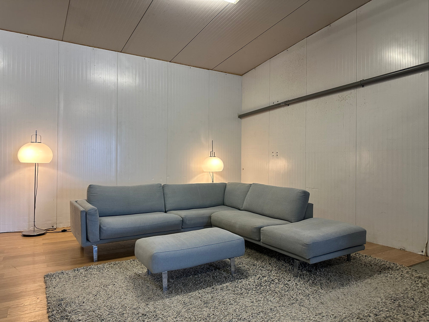 Leolux Bellice Hoekbank wol lichtblauw inclusief hocker - NP: €16.000