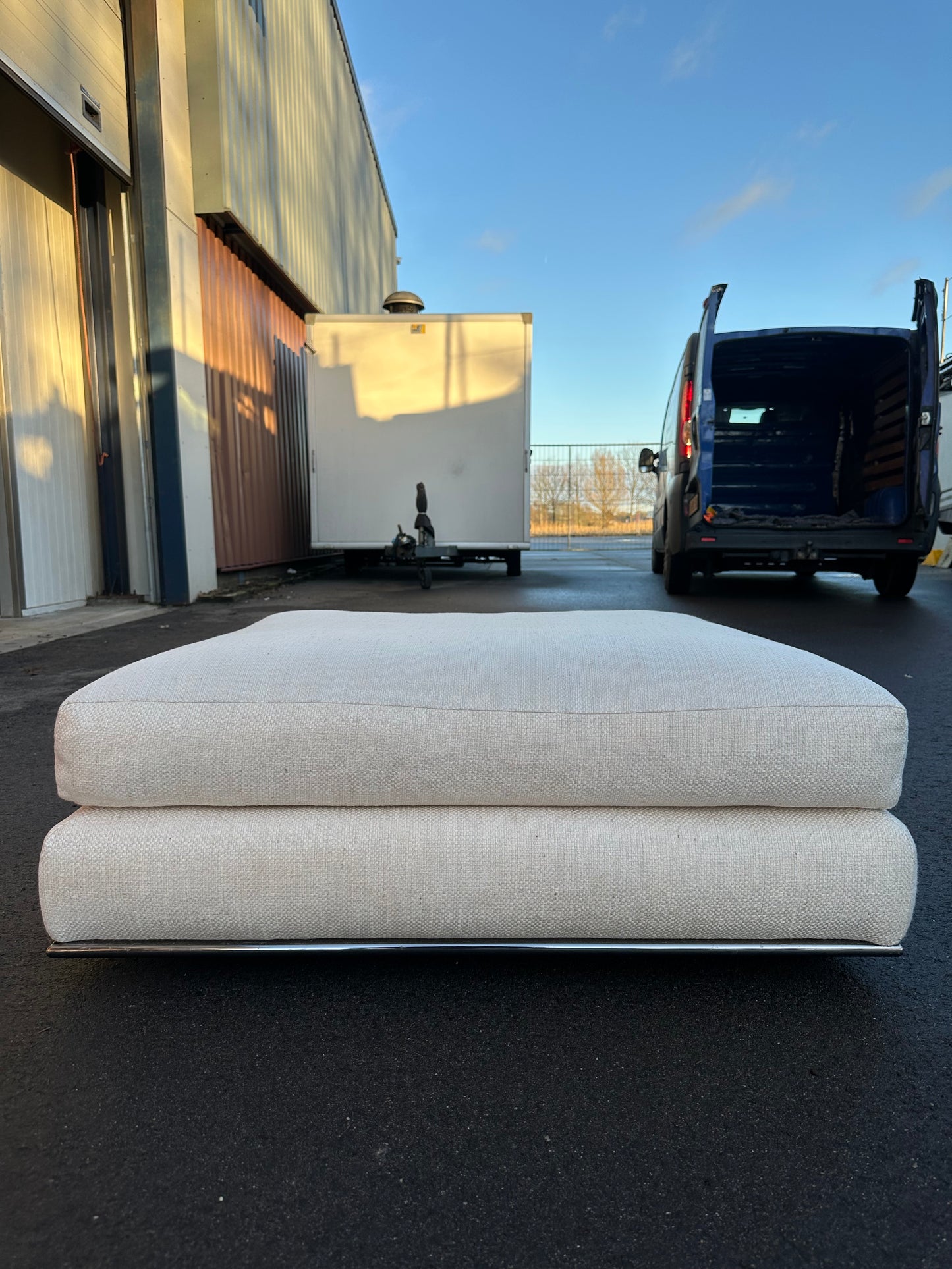 NIEUWSTAAT Minotti Hamilton Poef Crème ~ Nieuwprijs €4.000