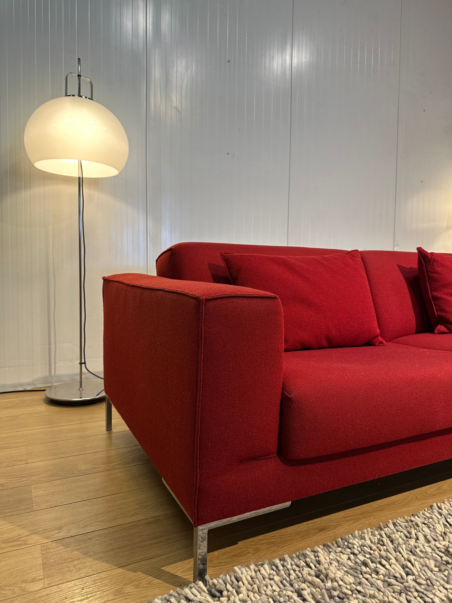 ZGAN Design on Stock Aikon Hoekbank – Ploegwol Bordeaux Rood