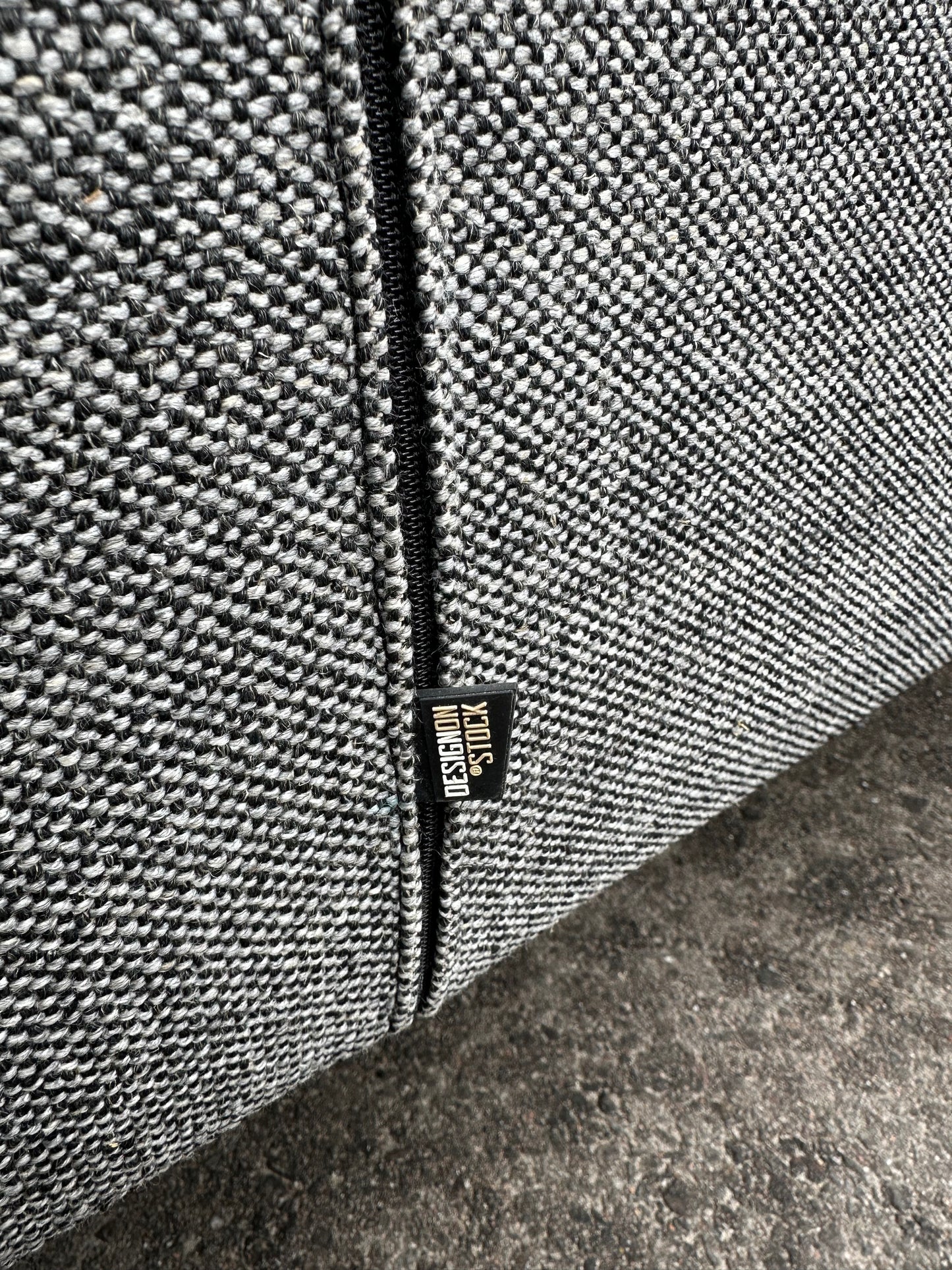 NIEUWSTAAT - Design on Stock Aikon Hoekbank NP: €8.000