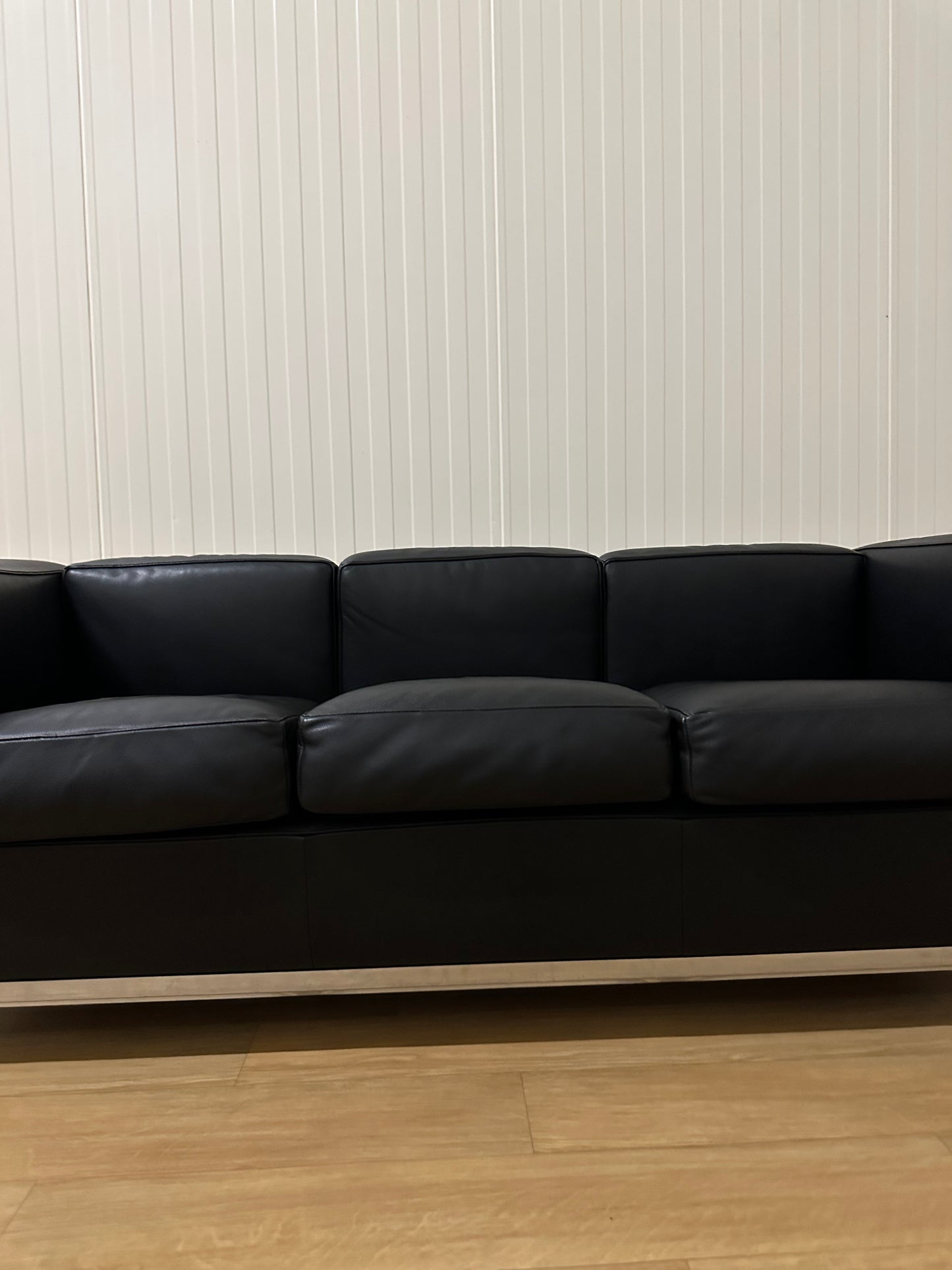 NIEUWSTAAT Cassina LC2 Le Corbusier 3-Zitsbank | NP: €12.500