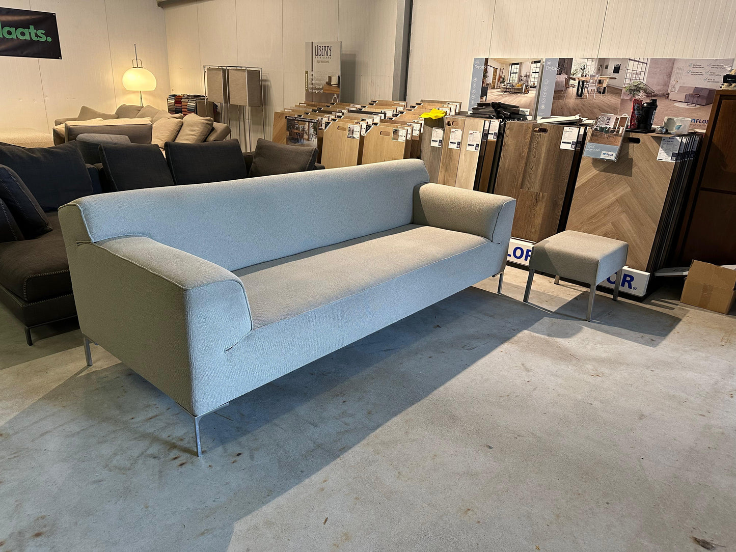 Design on Stock Bloq 4-Zits + Hocker – NP: €4.500
