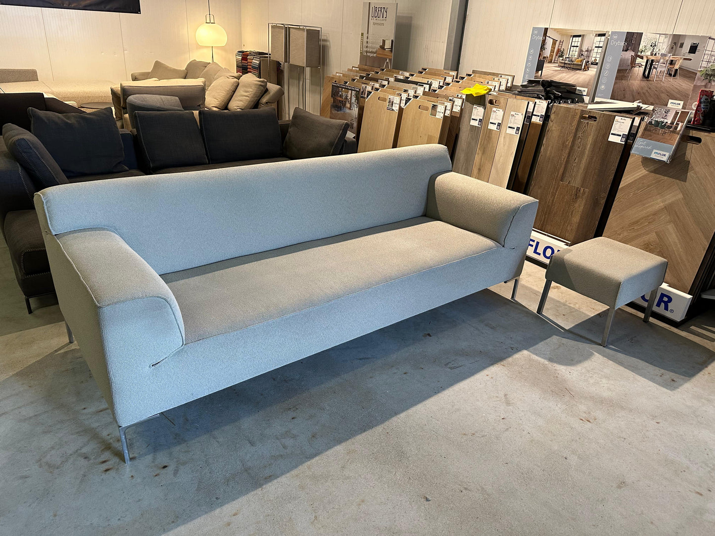 Design on Stock Bloq 4-Zits + Hocker – NP: €4.500