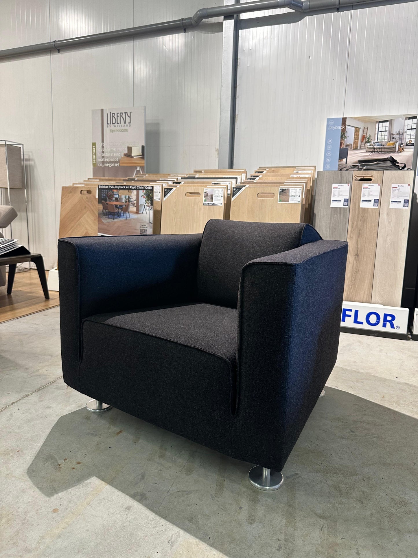 Design on Stock Blizz Fauteuil Zwart Ploegwool
