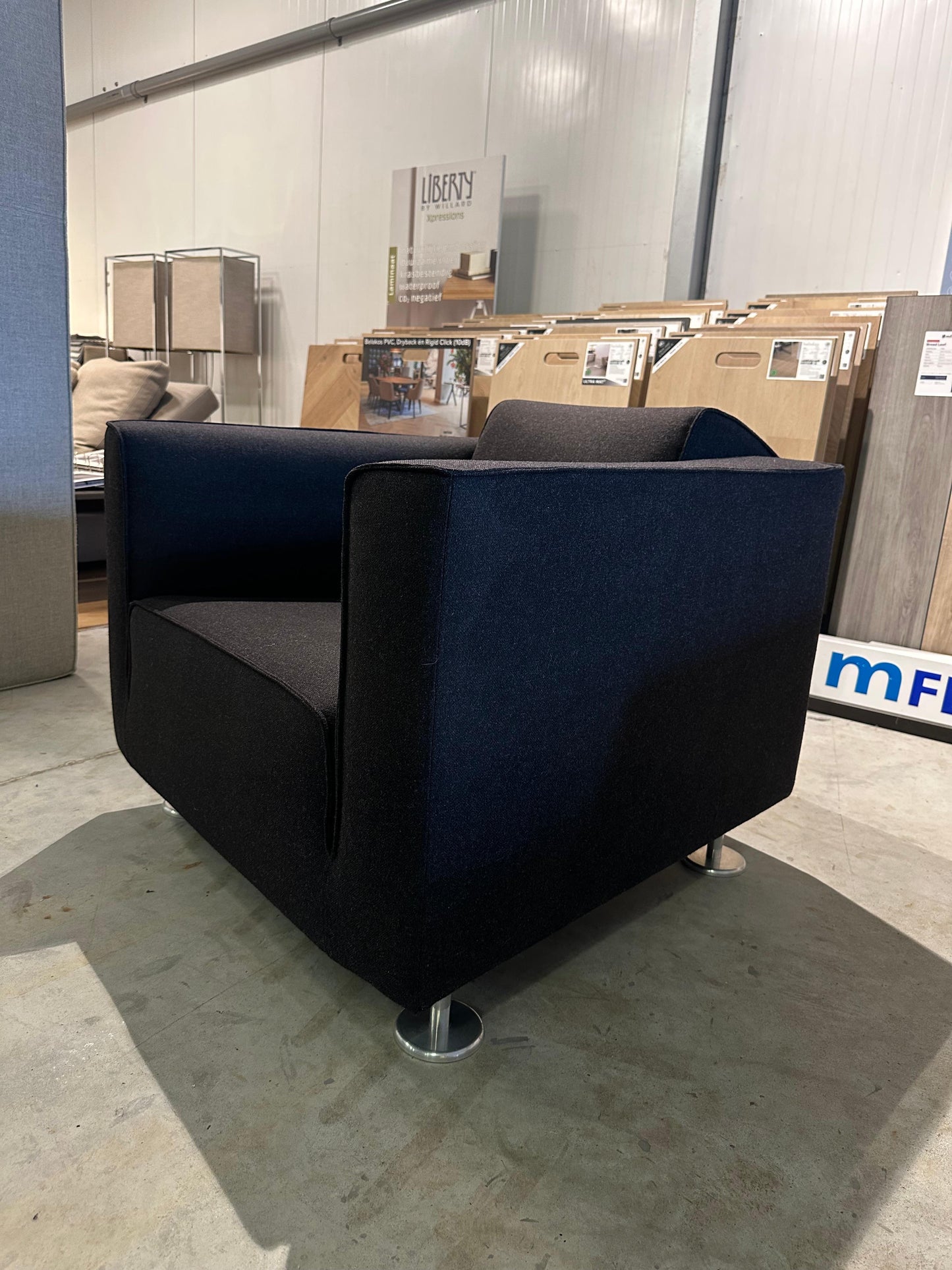Design on Stock Blizz Fauteuil Zwart Ploegwool