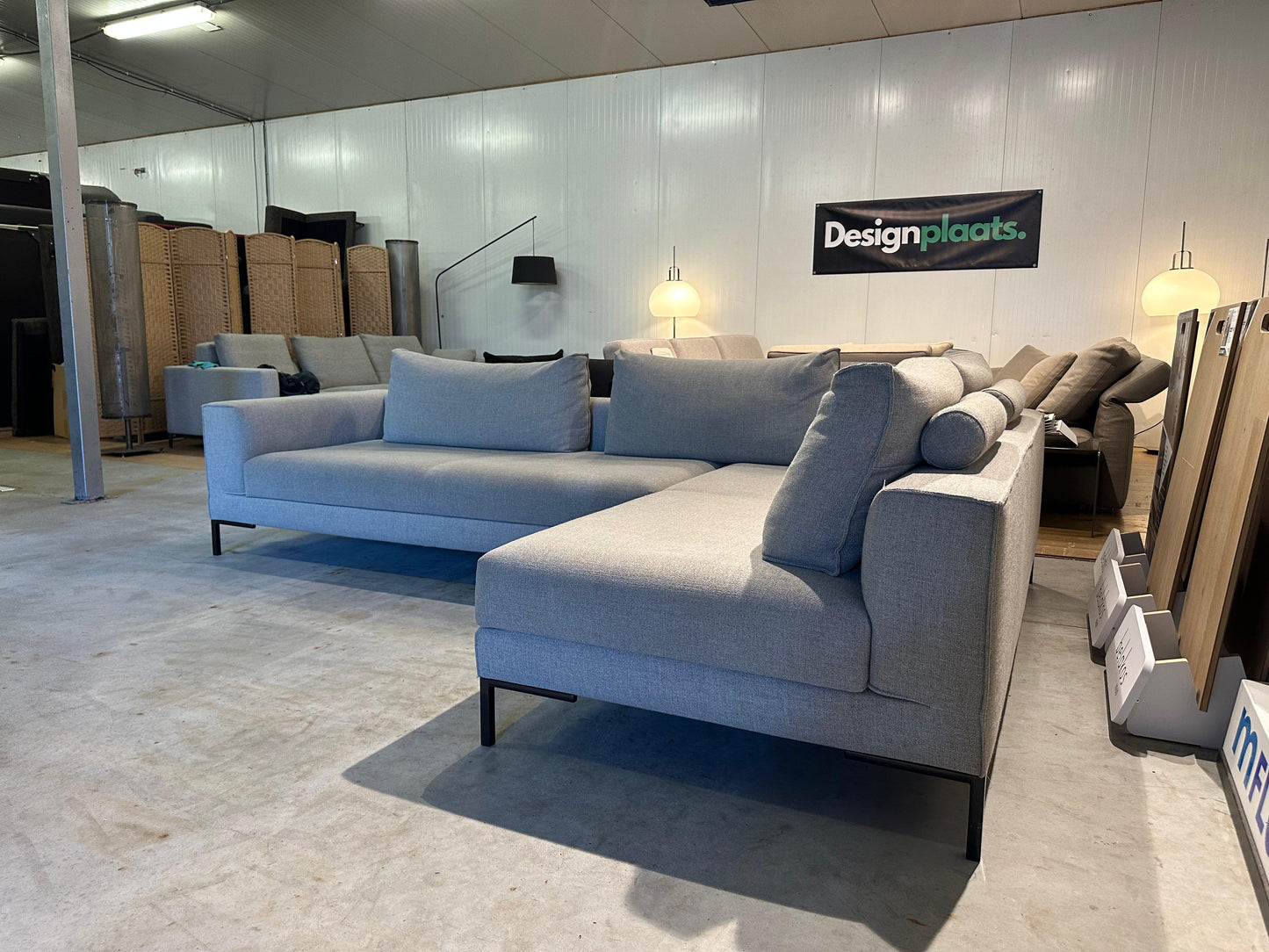 ZGAN Design on Stock Bloq Hocker Lichtbruin