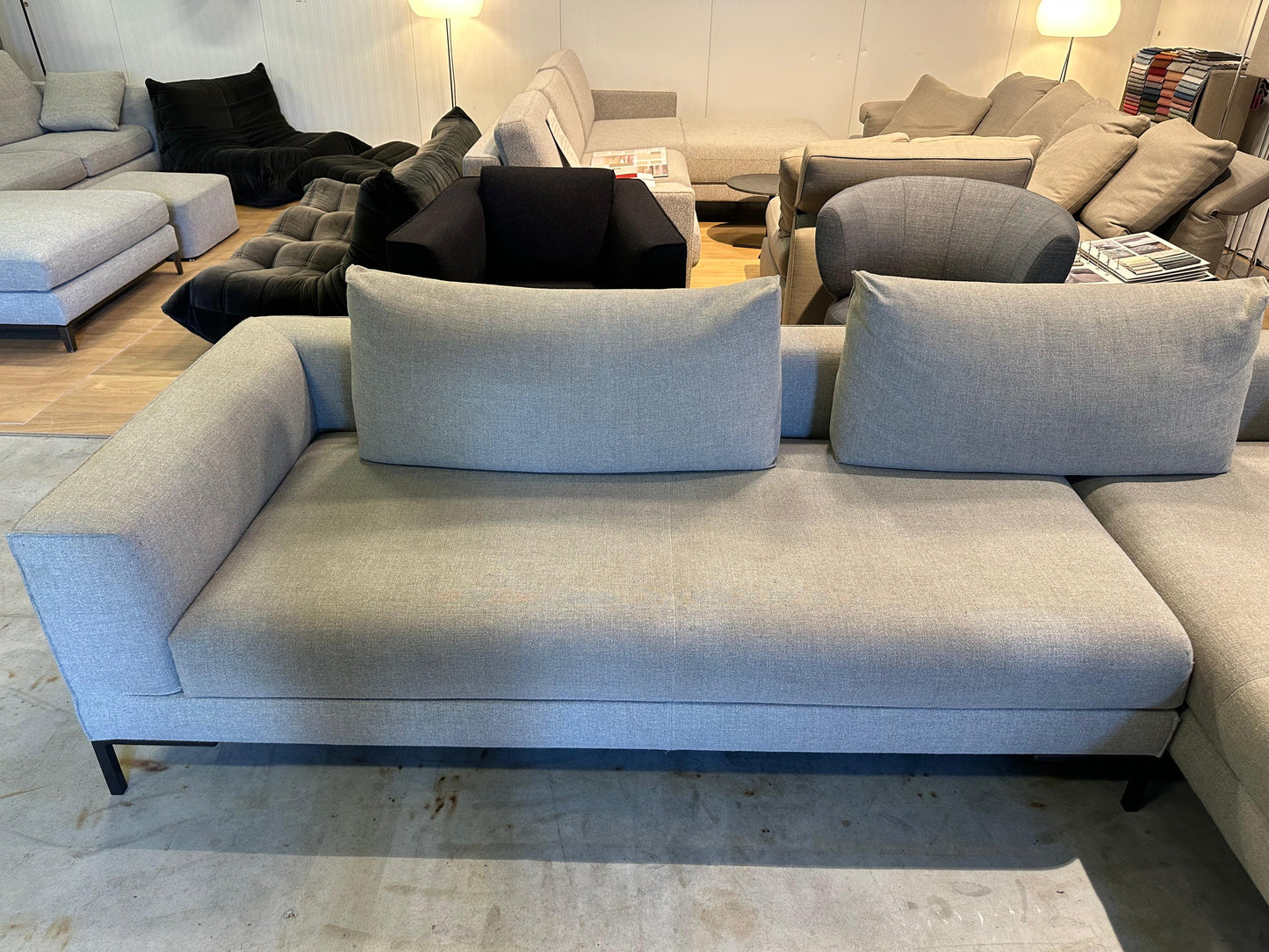 ZGAN Design on Stock Bloq Hocker Lichtbruin