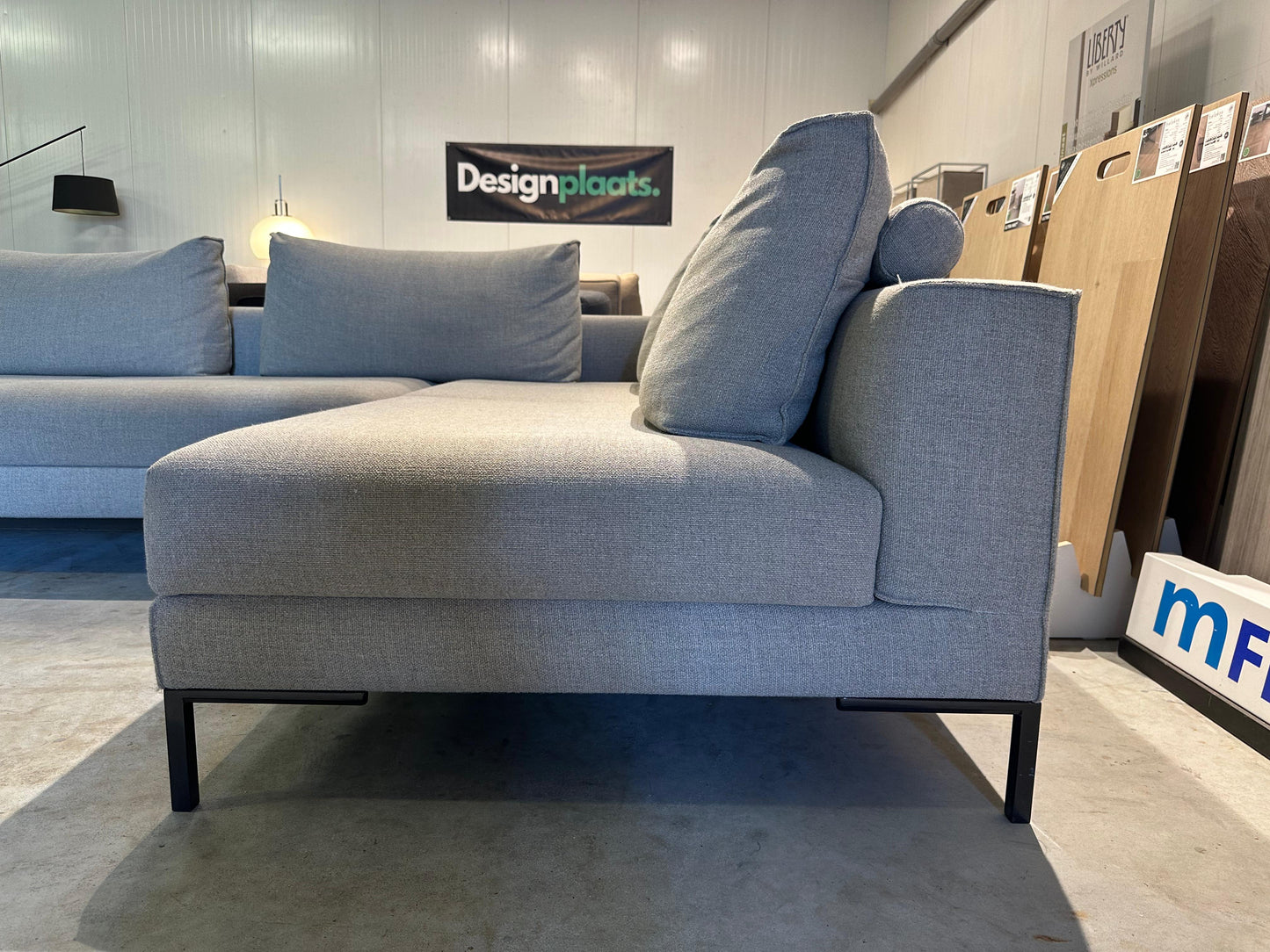 ZGAN Design on Stock Bloq Hocker Lichtbruin