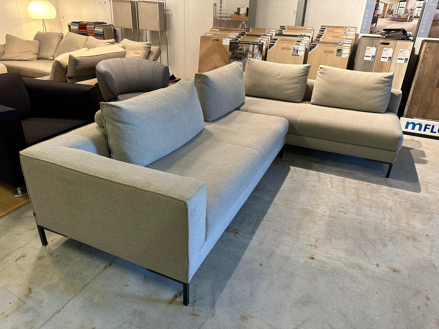 ZGAN Design on Stock Bloq Hocker Lichtbruin