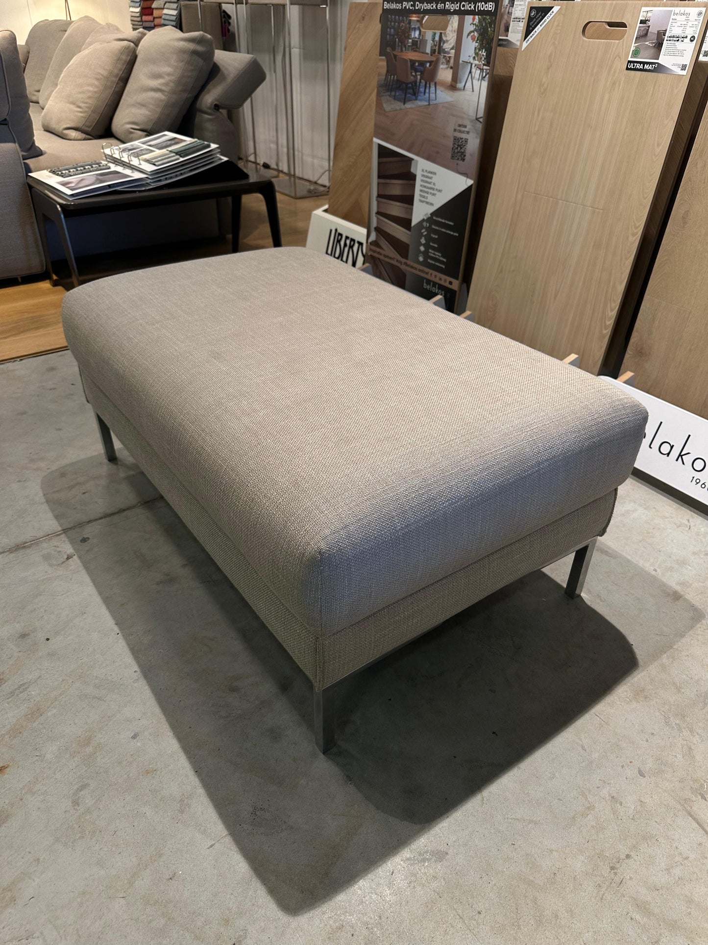 Design on Stock Aikon Hocker Beige – NP: €1.250