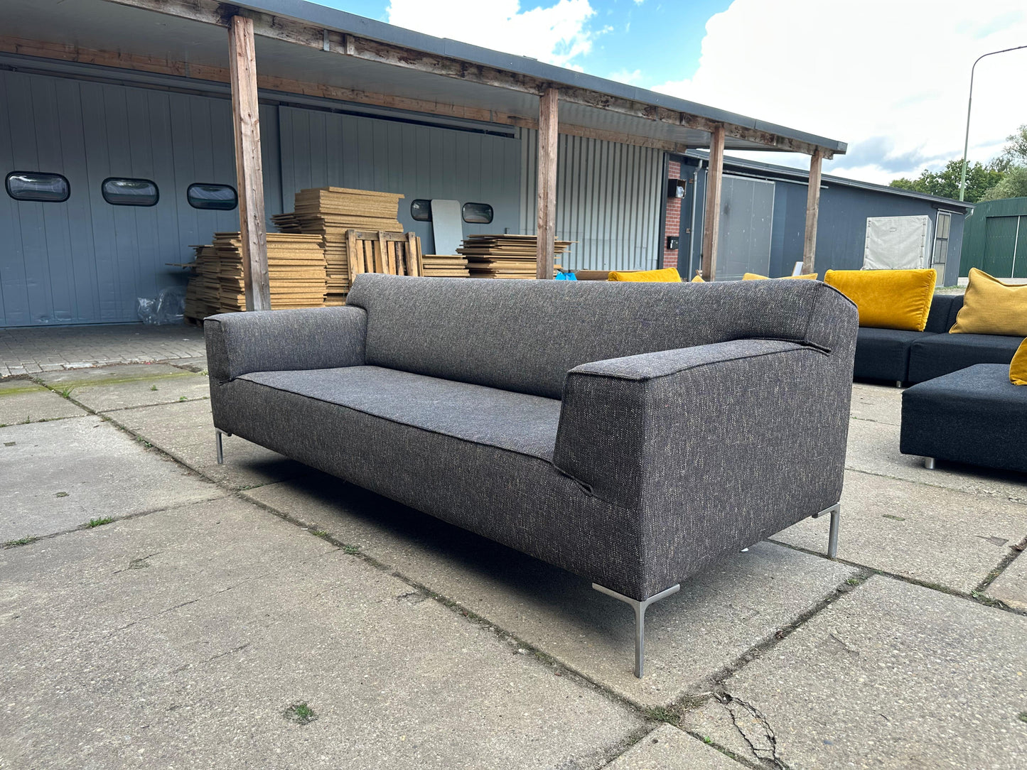 Design on Stock Bloq 3-Zits Bank Bruin – NP: €5.500