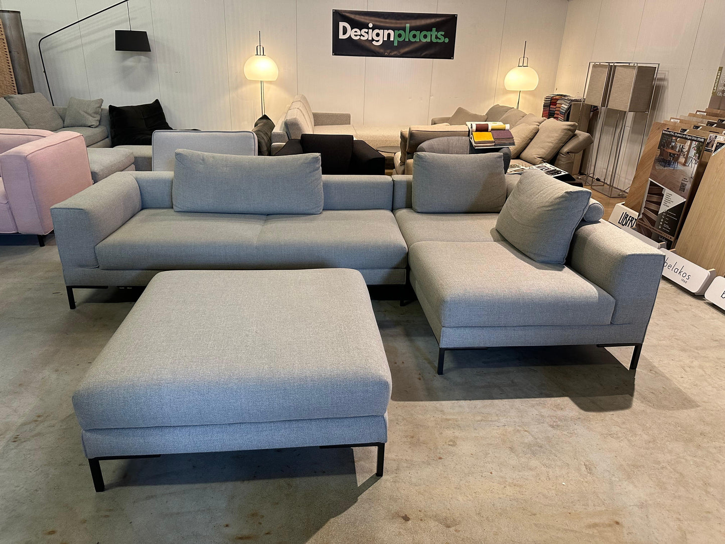 ZGAN Design on Stock Aikon Lounge + Hocker – NP: €9.000