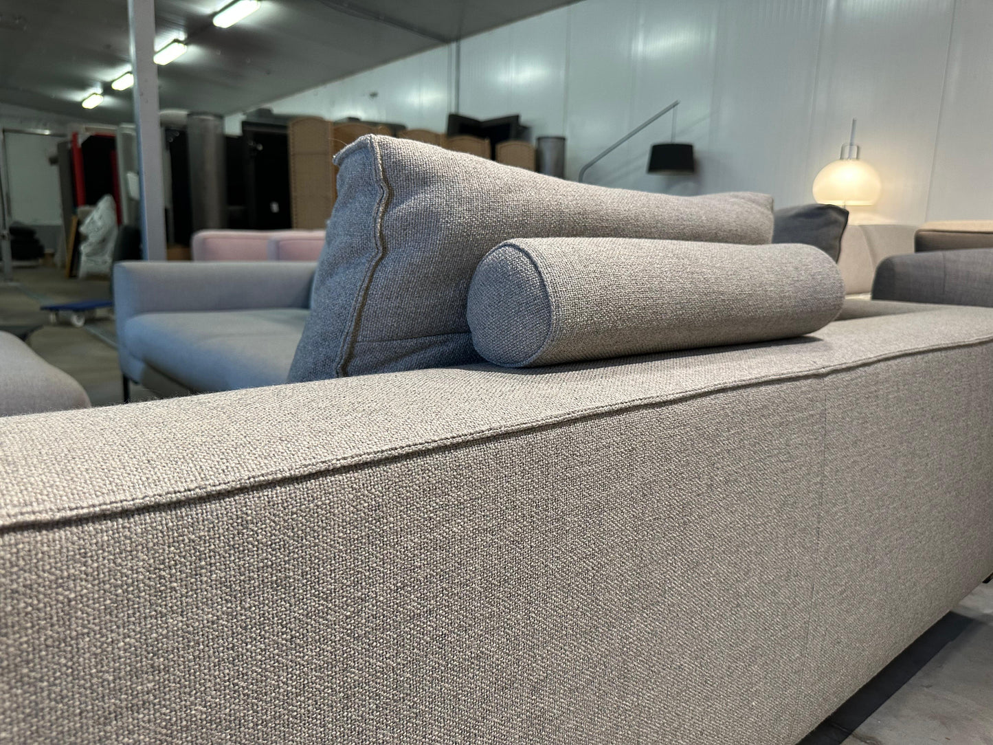 ZGAN Design on Stock Aikon Lounge + Hocker – NP: €9.000